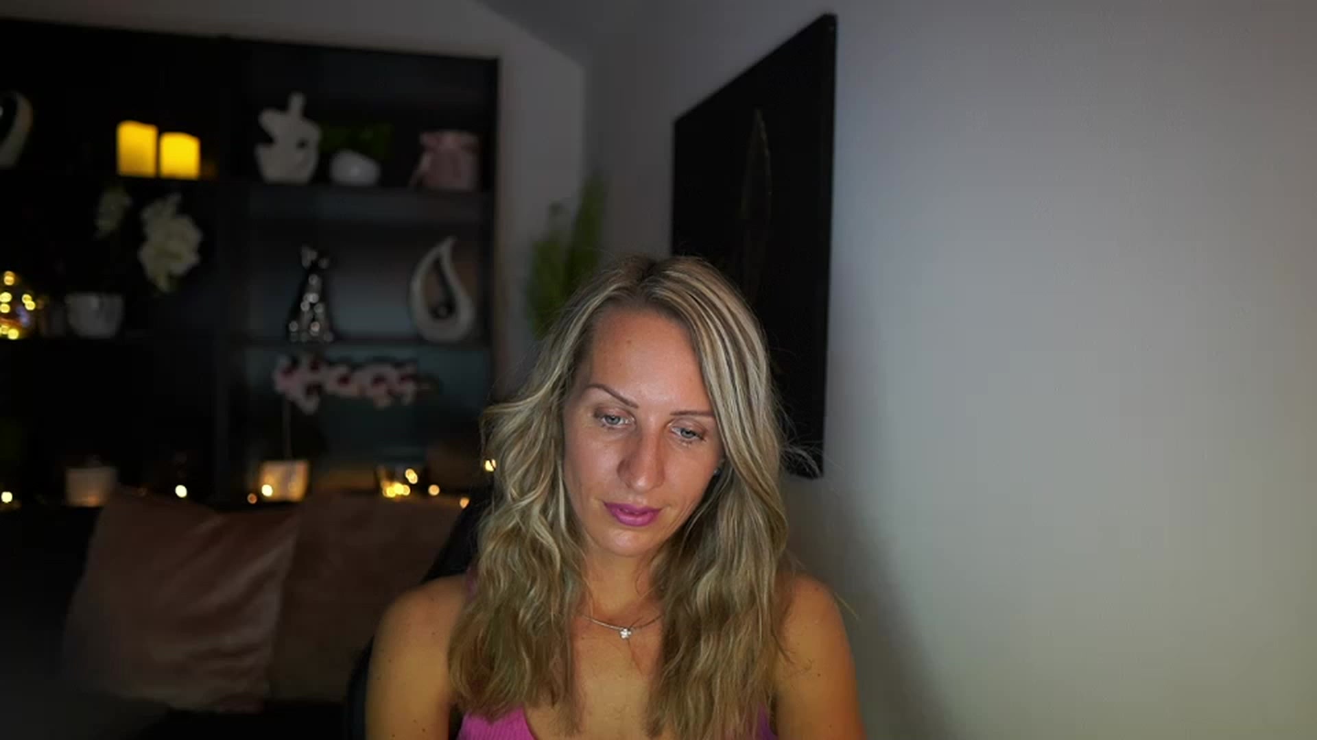 Gallery image thumbnail from Nikki__Sexx__'s myfreecams stream on, 08/03/2023, 19:40 image 14 of 20