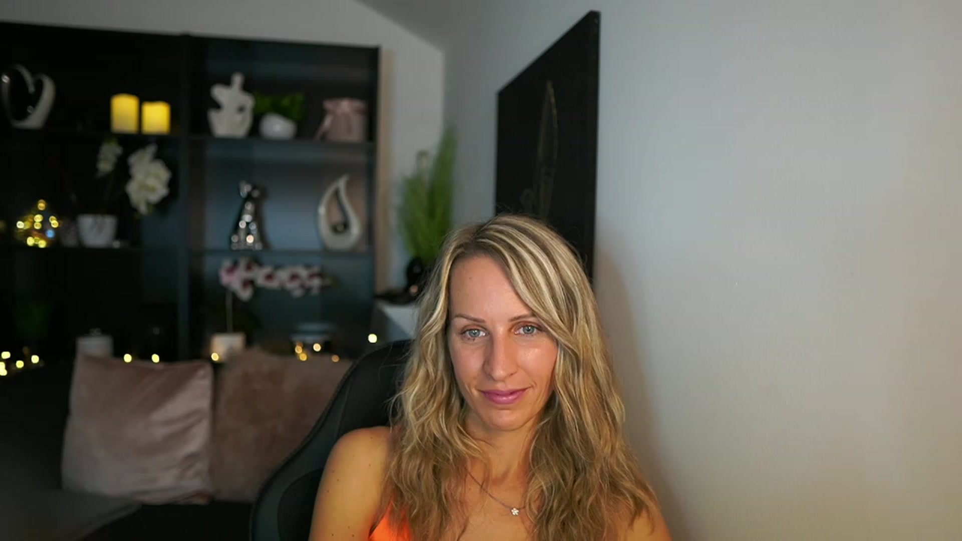 Gallery image thumbnail from Nikki__Sexx__'s myfreecams stream on, 08/07/2023, 21:35 image 3 of 20