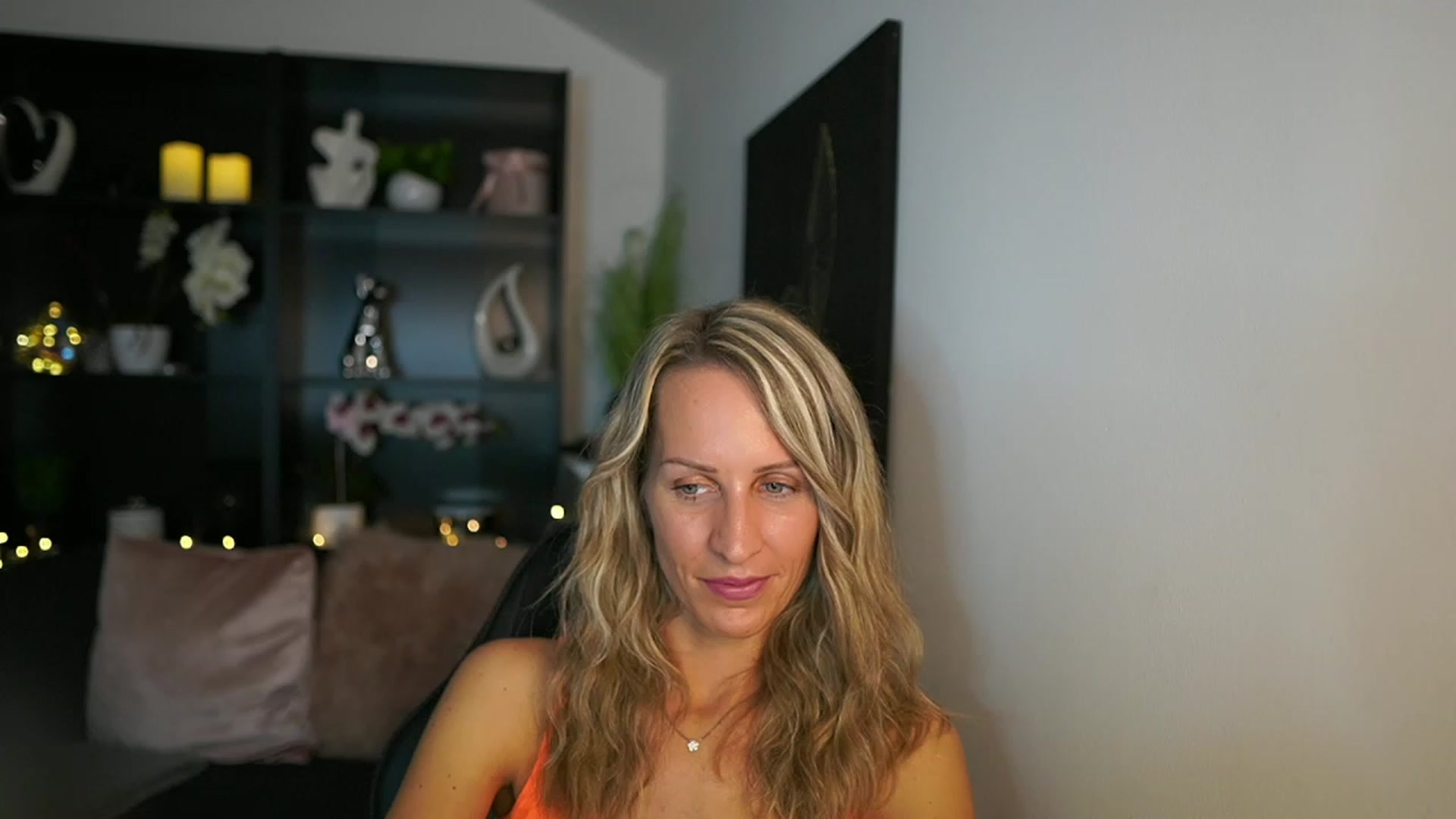 Gallery image thumbnail from Nikki__Sexx__'s myfreecams stream on, 08/07/2023, 23:03 image 12 of 20