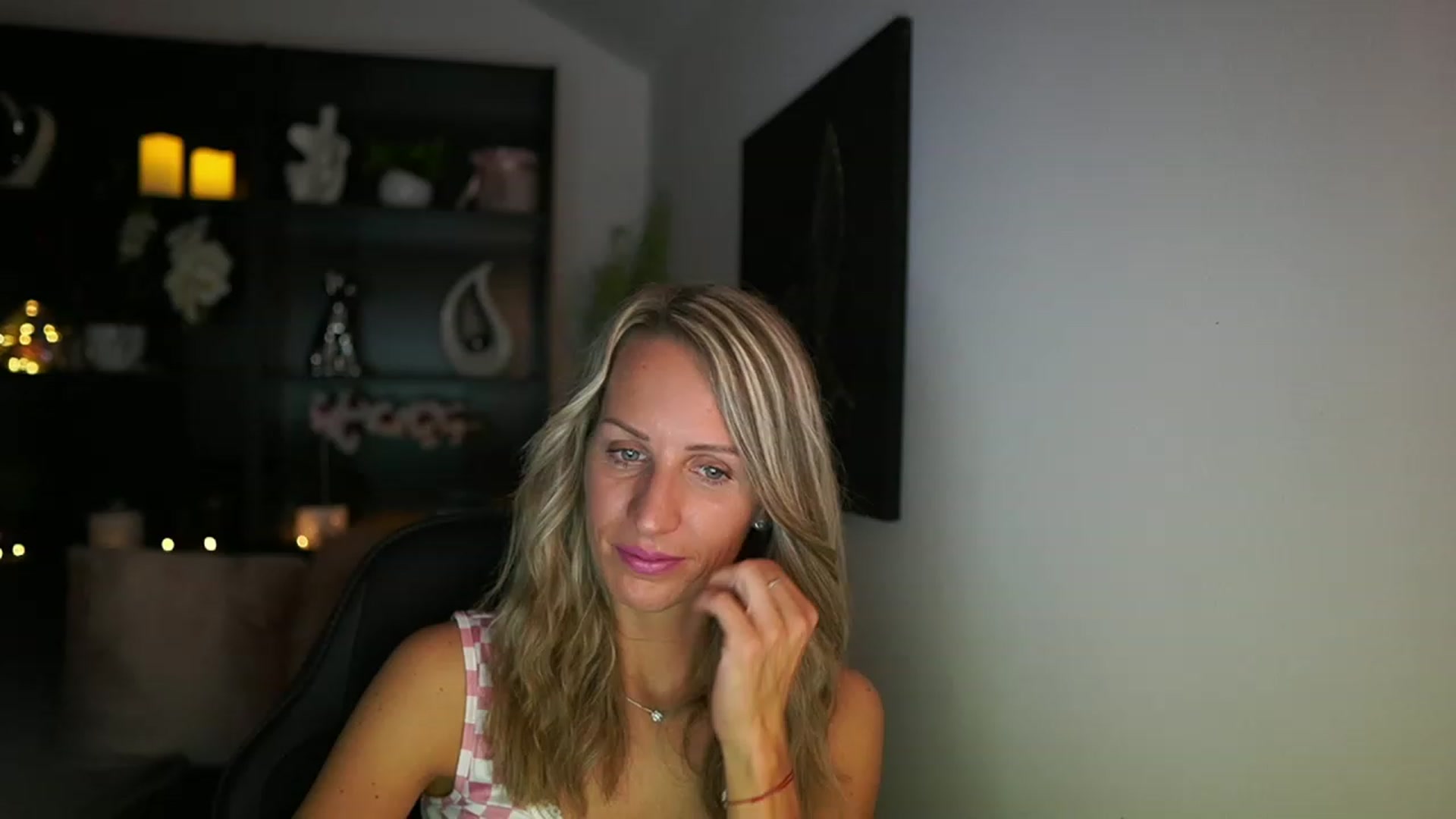 Gallery image thumbnail from Nikki__Sexx__'s myfreecams stream on, 08/10/2023, 21:06 image 2 of 20