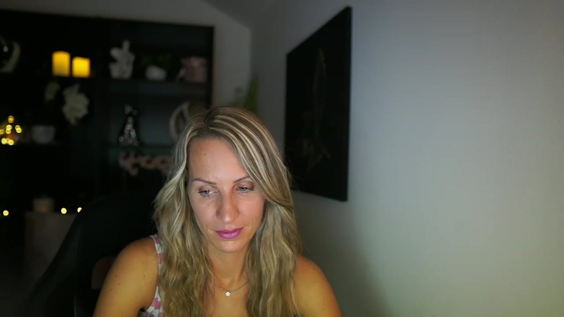Gallery image thumbnail from Nikki__Sexx__'s myfreecams stream on, 08/10/2023, 22:02 image 16 of 20