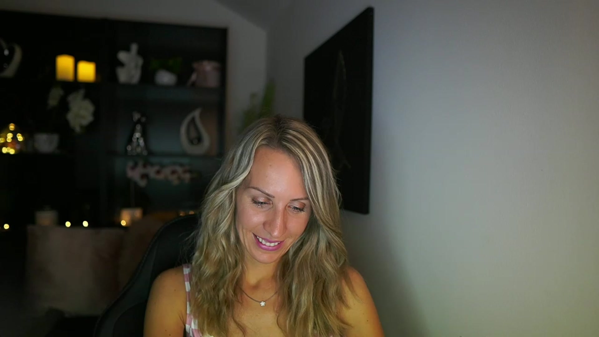 Gallery image thumbnail from Nikki__Sexx__'s myfreecams stream on, 08/10/2023, 22:02 image 2 of 20