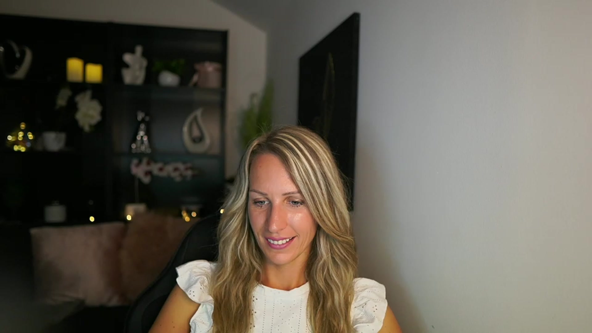 Gallery image thumbnail from Nikki__Sexx__'s myfreecams stream on, 08/15/2023, 19:44 image 5 of 20