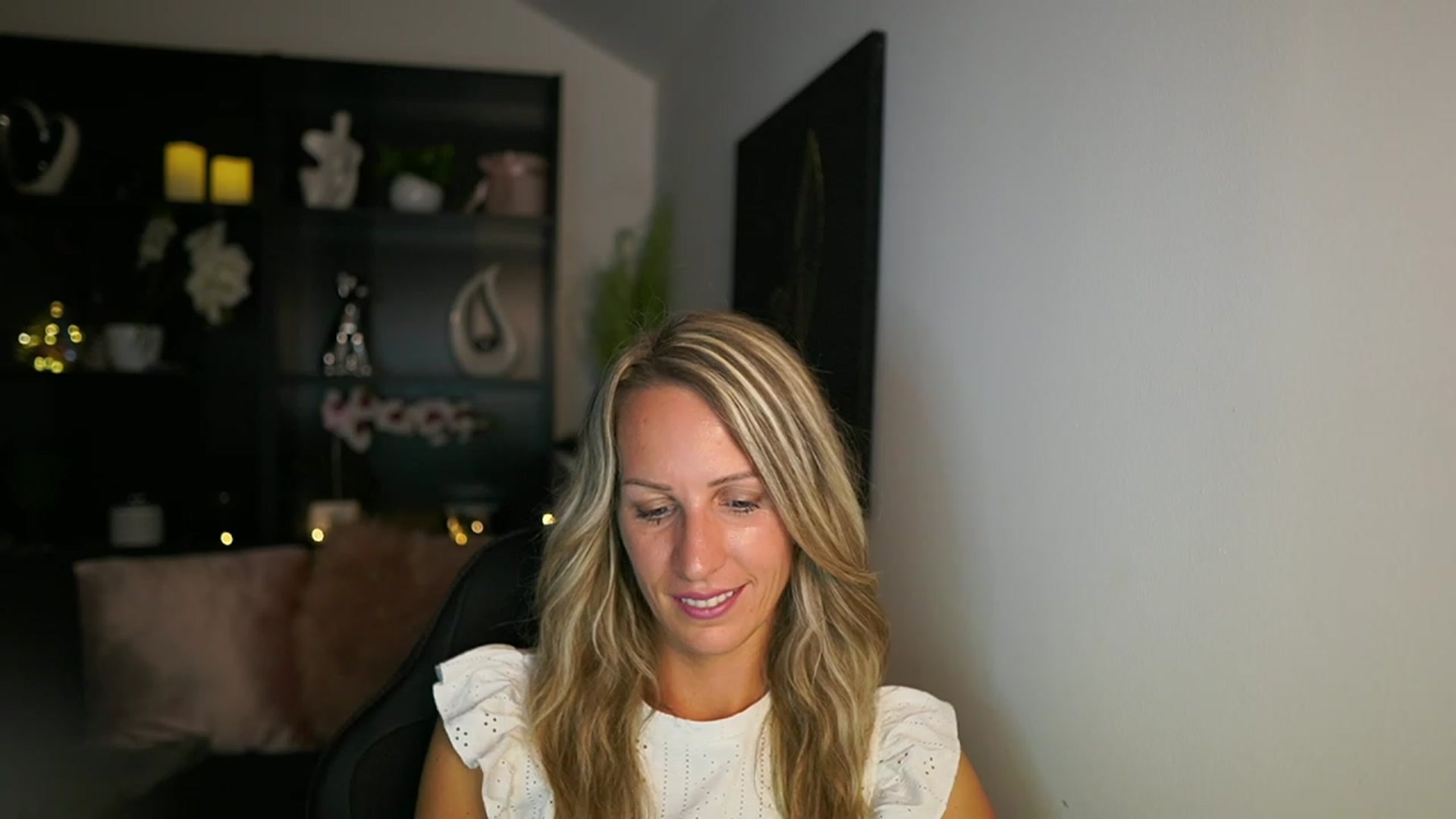 Gallery image thumbnail from Nikki__Sexx__'s myfreecams stream on, 08/15/2023, 19:44 image 8 of 20