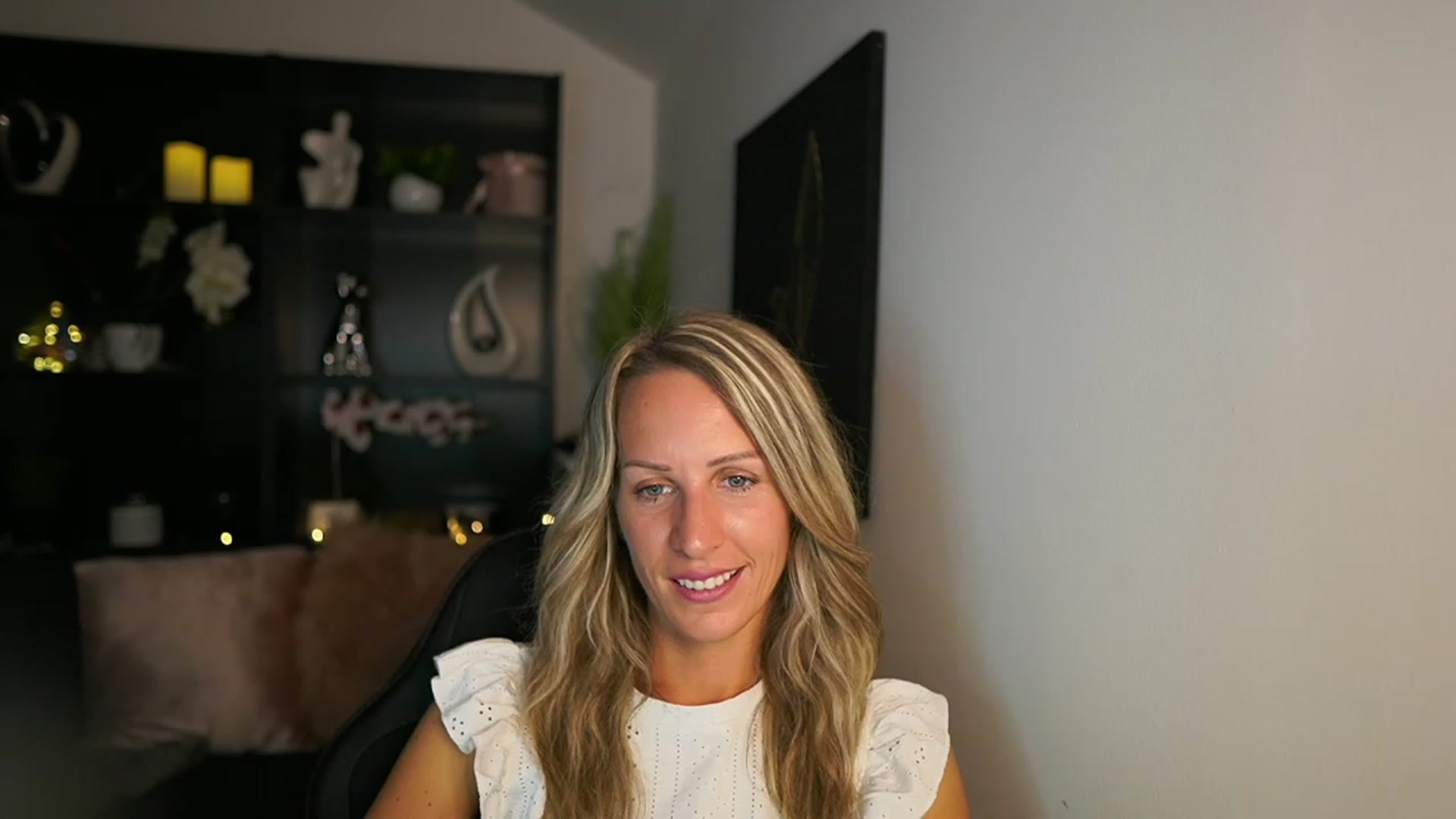 Gallery image thumbnail from Nikki__Sexx__'s myfreecams stream on, 08/15/2023, 19:44 image 7 of 20
