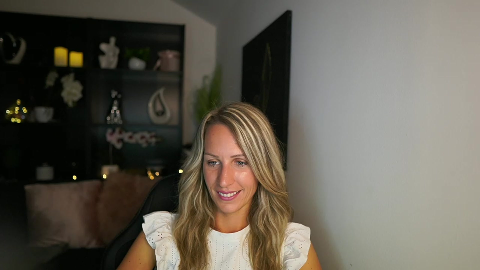 Gallery image thumbnail from Nikki__Sexx__'s myfreecams stream on, 08/15/2023, 19:44 image 6 of 20