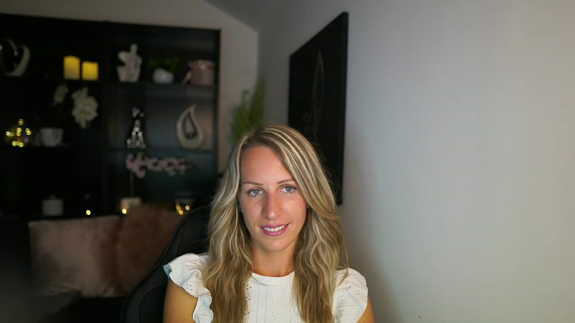 Gallery image thumbnail from Nikki__Sexx__'s myfreecams stream on, 08/15/2023, 19:44 image 2 of 20