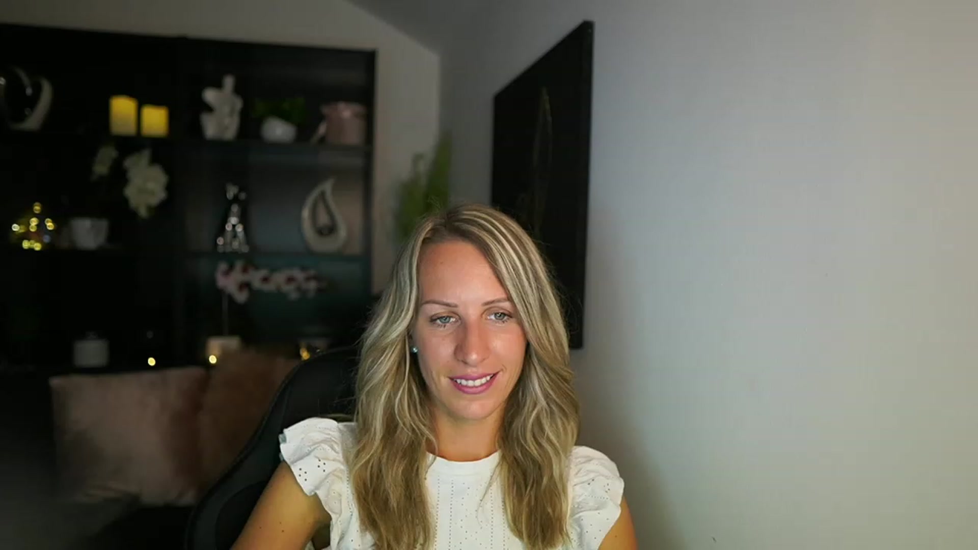 Gallery image thumbnail from Nikki__Sexx__'s myfreecams stream on, 08/15/2023, 19:44 image 16 of 20