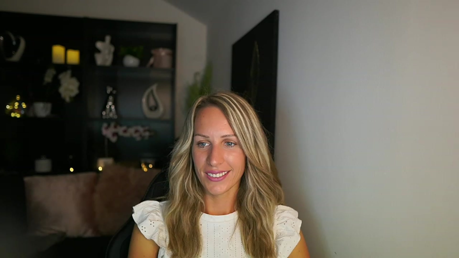 Gallery image thumbnail from Nikki__Sexx__'s myfreecams stream on, 08/15/2023, 19:44 image 17 of 20