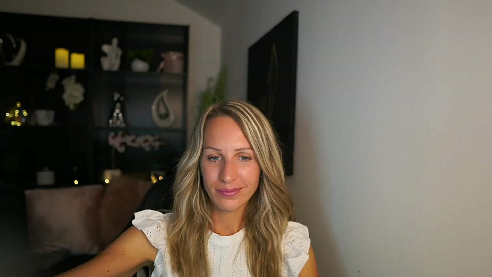 Gallery image thumbnail from Nikki__Sexx__'s myfreecams stream on, 08/15/2023, 19:44 image 13 of 20