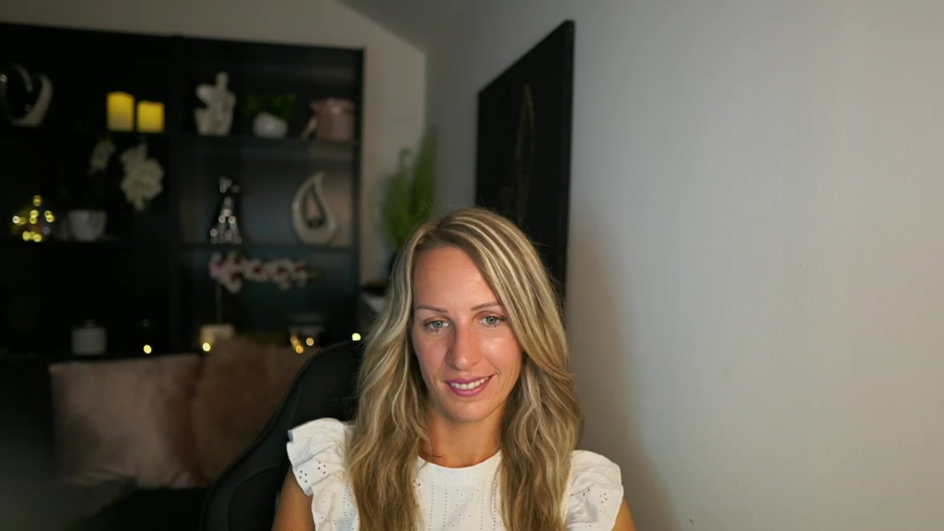 Gallery image thumbnail from Nikki__Sexx__'s myfreecams stream on, 08/15/2023, 19:44 image 9 of 20