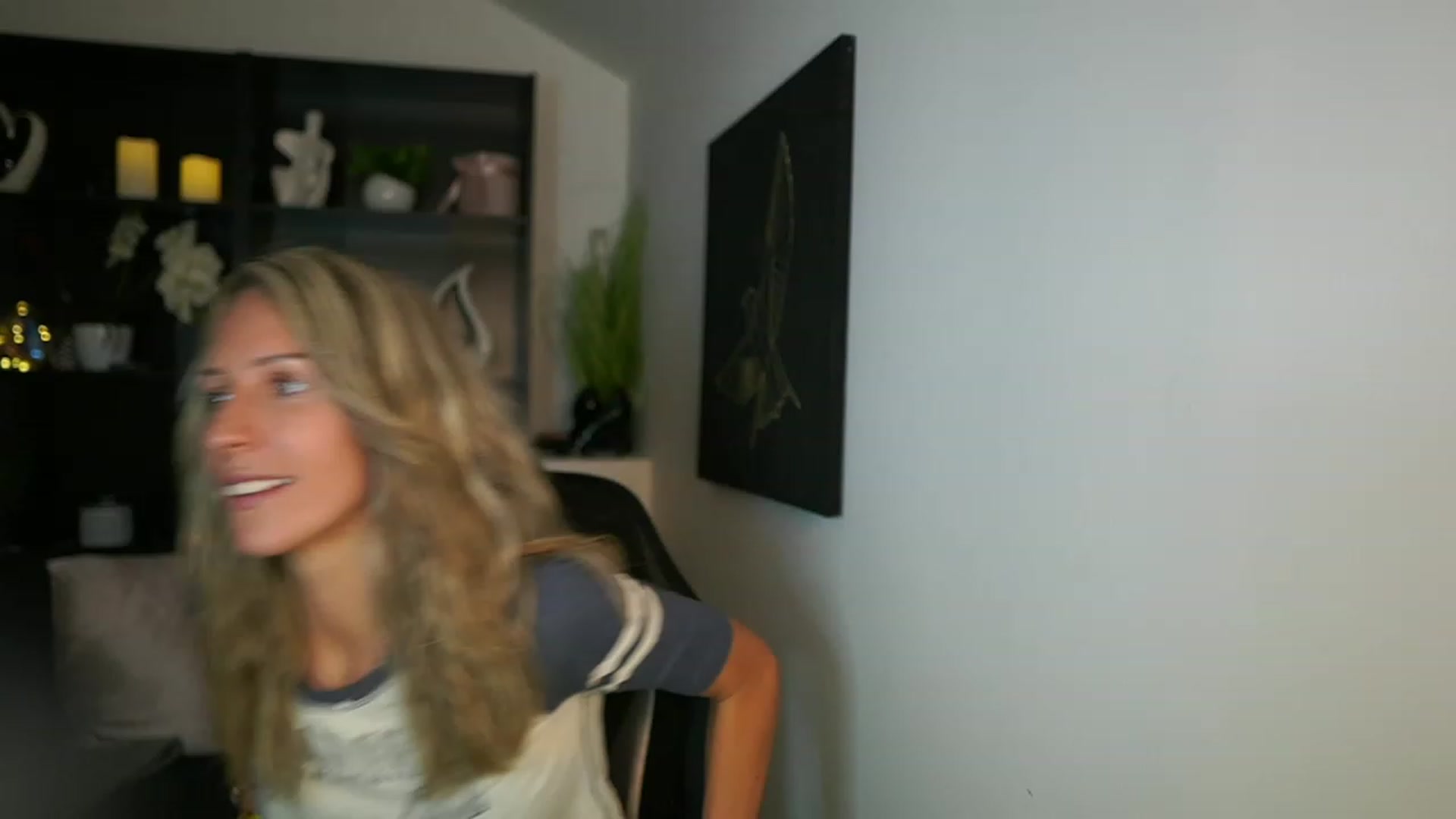 Gallery image thumbnail from Nikki__Sexx__'s myfreecams stream on, 08/17/2023, 17:57 image 4 of 20