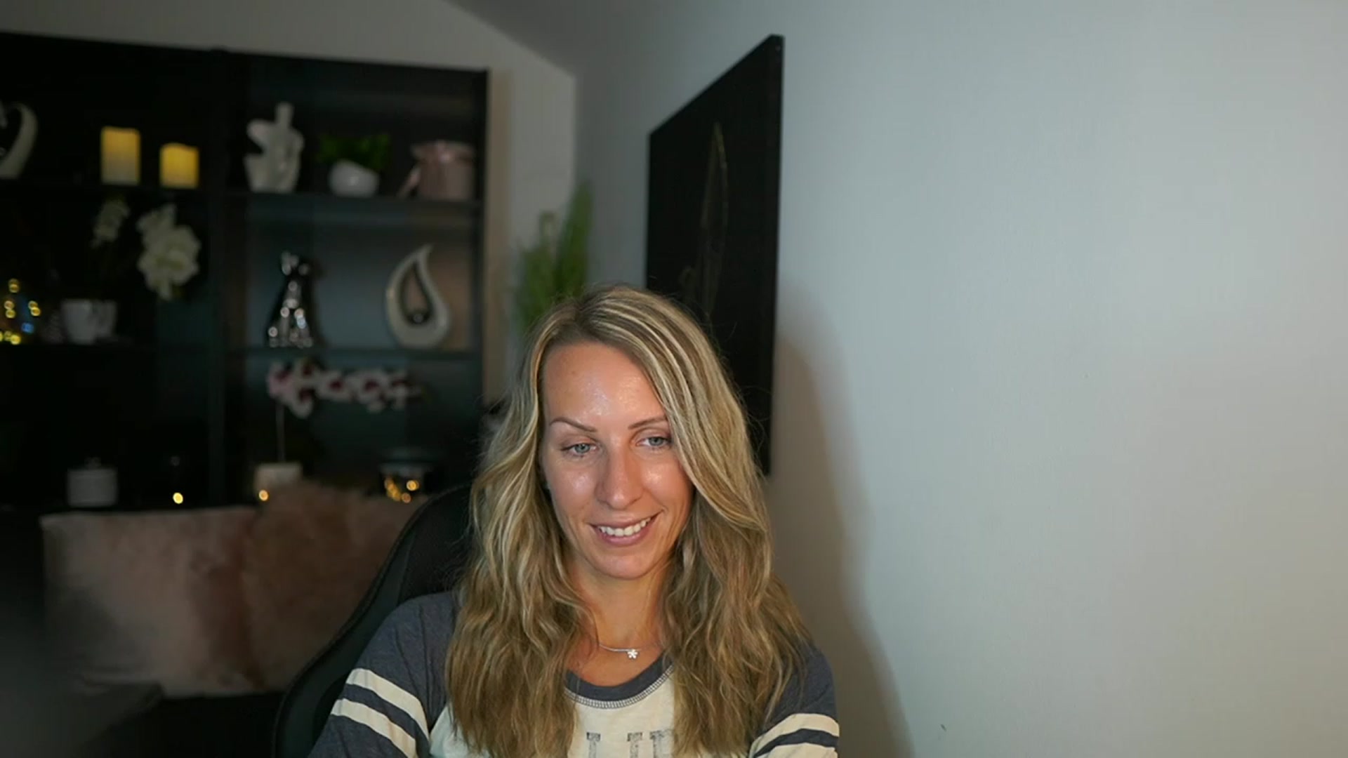 Gallery image thumbnail from Nikki__Sexx__'s myfreecams stream on, 08/17/2023, 22:01 image 4 of 20