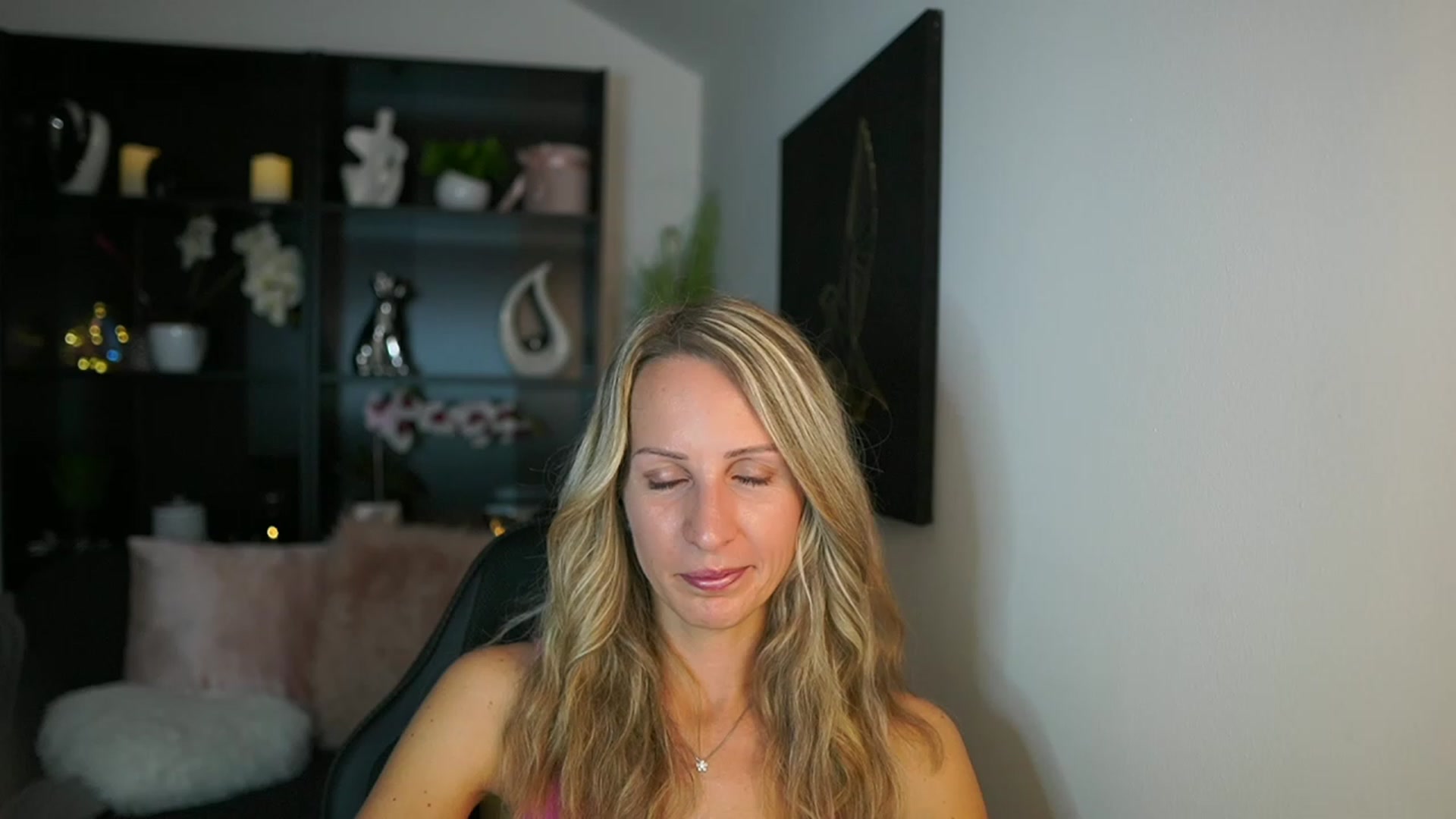 Gallery image thumbnail from Nikki__Sexx__'s myfreecams stream on, 08/29/2023, 18:32 image 14 of 20