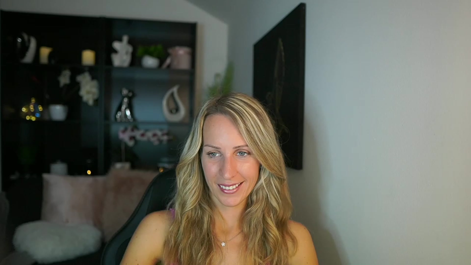 Gallery image thumbnail from Nikki__Sexx__'s myfreecams stream on, 08/29/2023, 18:32 image 8 of 20