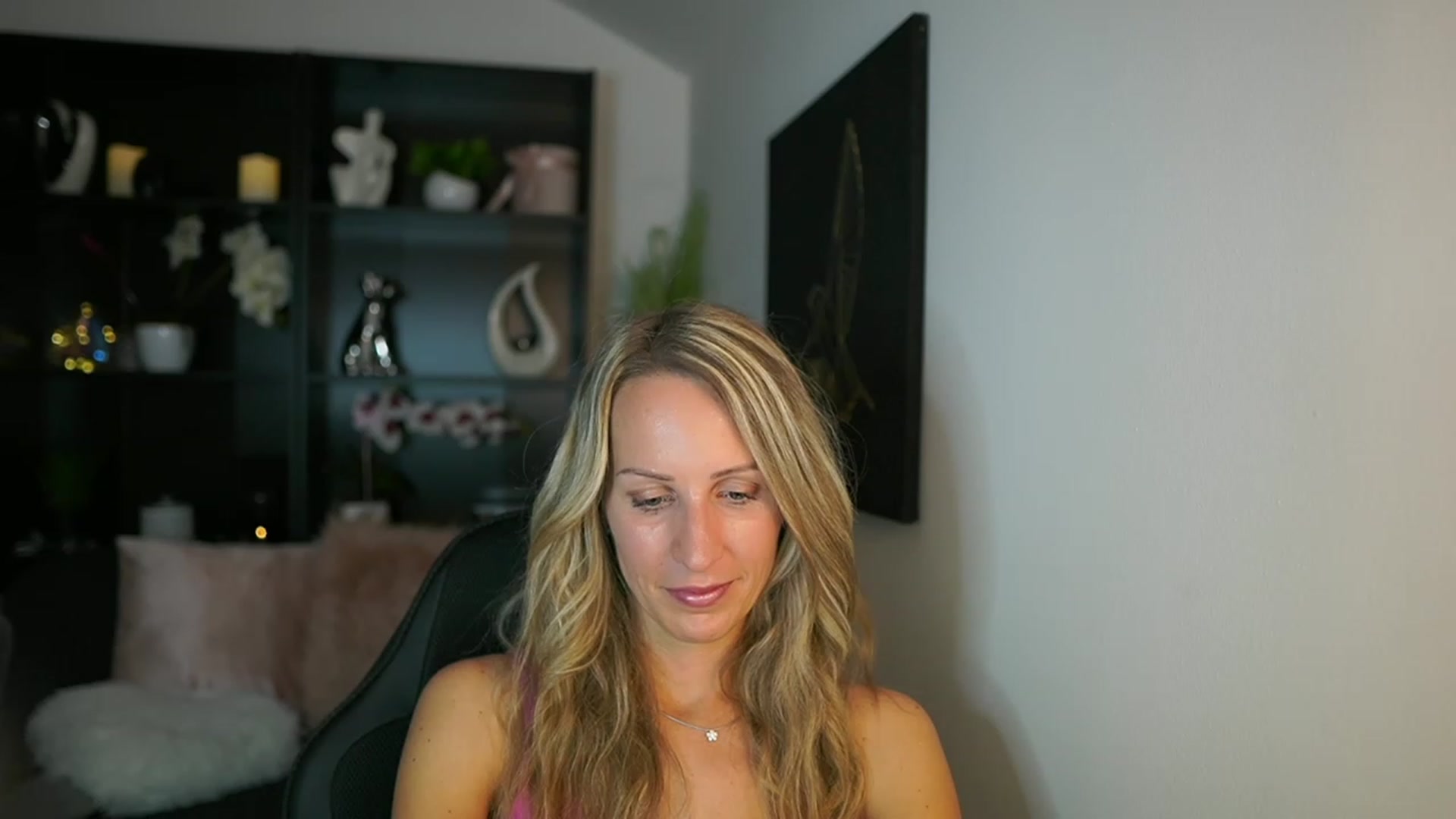 Gallery image thumbnail from Nikki__Sexx__'s myfreecams stream on, 08/29/2023, 21:31 image 17 of 20