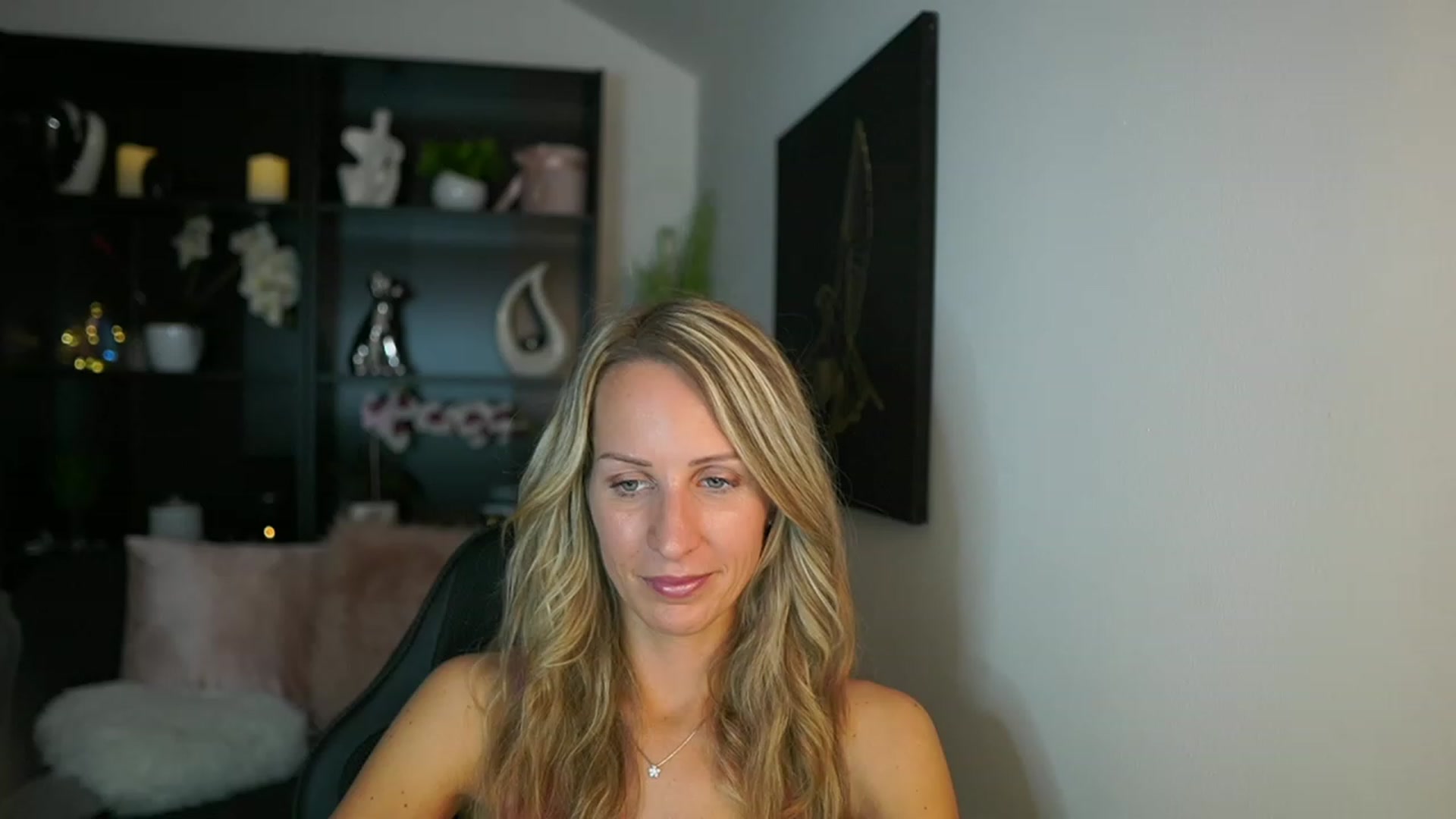 Gallery image thumbnail from Nikki__Sexx__'s myfreecams stream on, 08/29/2023, 21:31 image 8 of 20