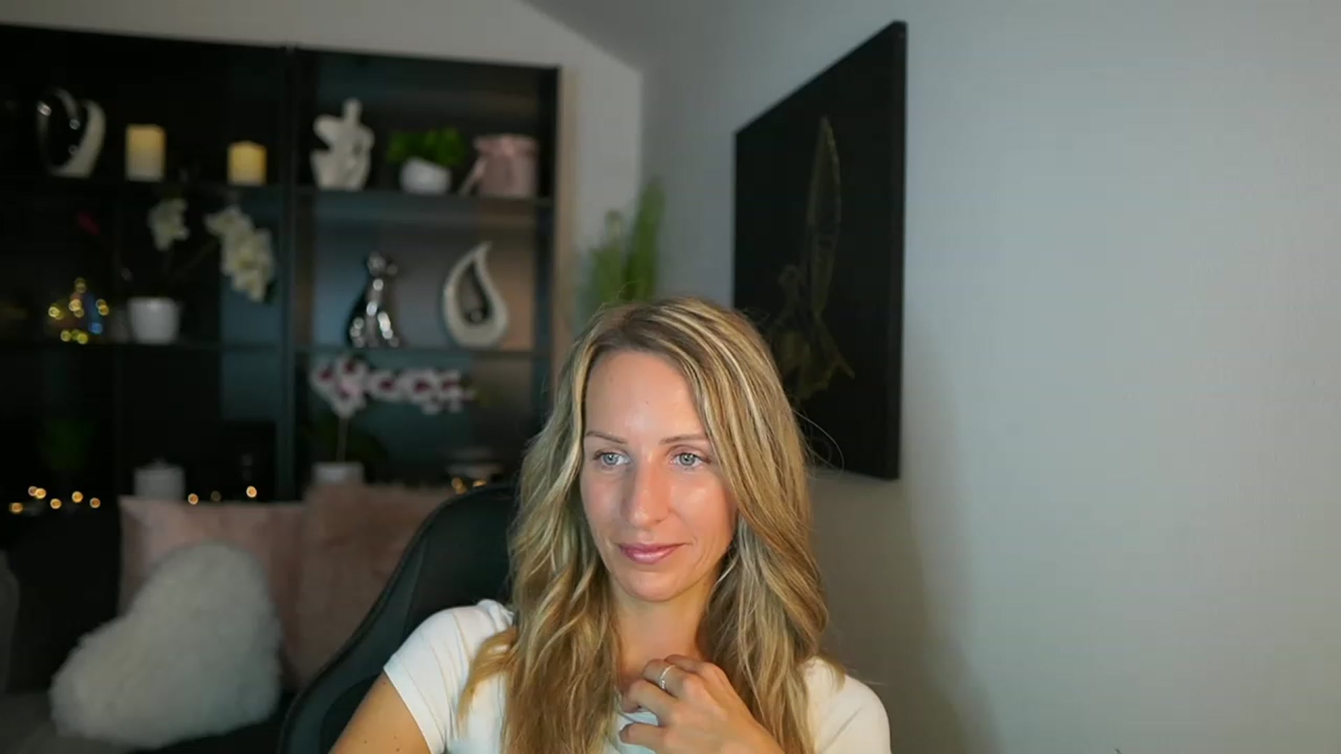 Gallery image thumbnail from Nikki__Sexx__'s myfreecams stream on, 08/31/2023, 22:21 image 7 of 20