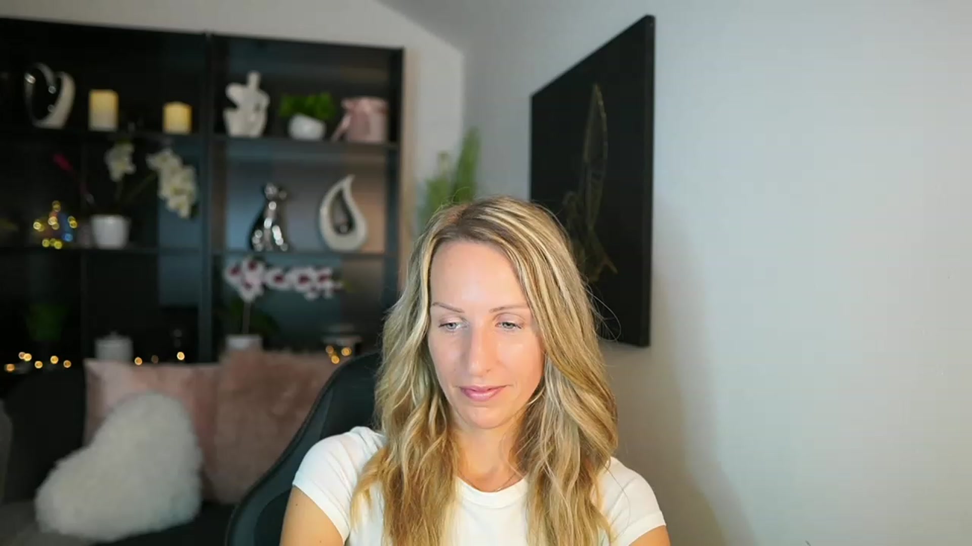 Gallery image thumbnail from Nikki__Sexx__'s myfreecams stream on, 08/31/2023, 22:21 image 14 of 20