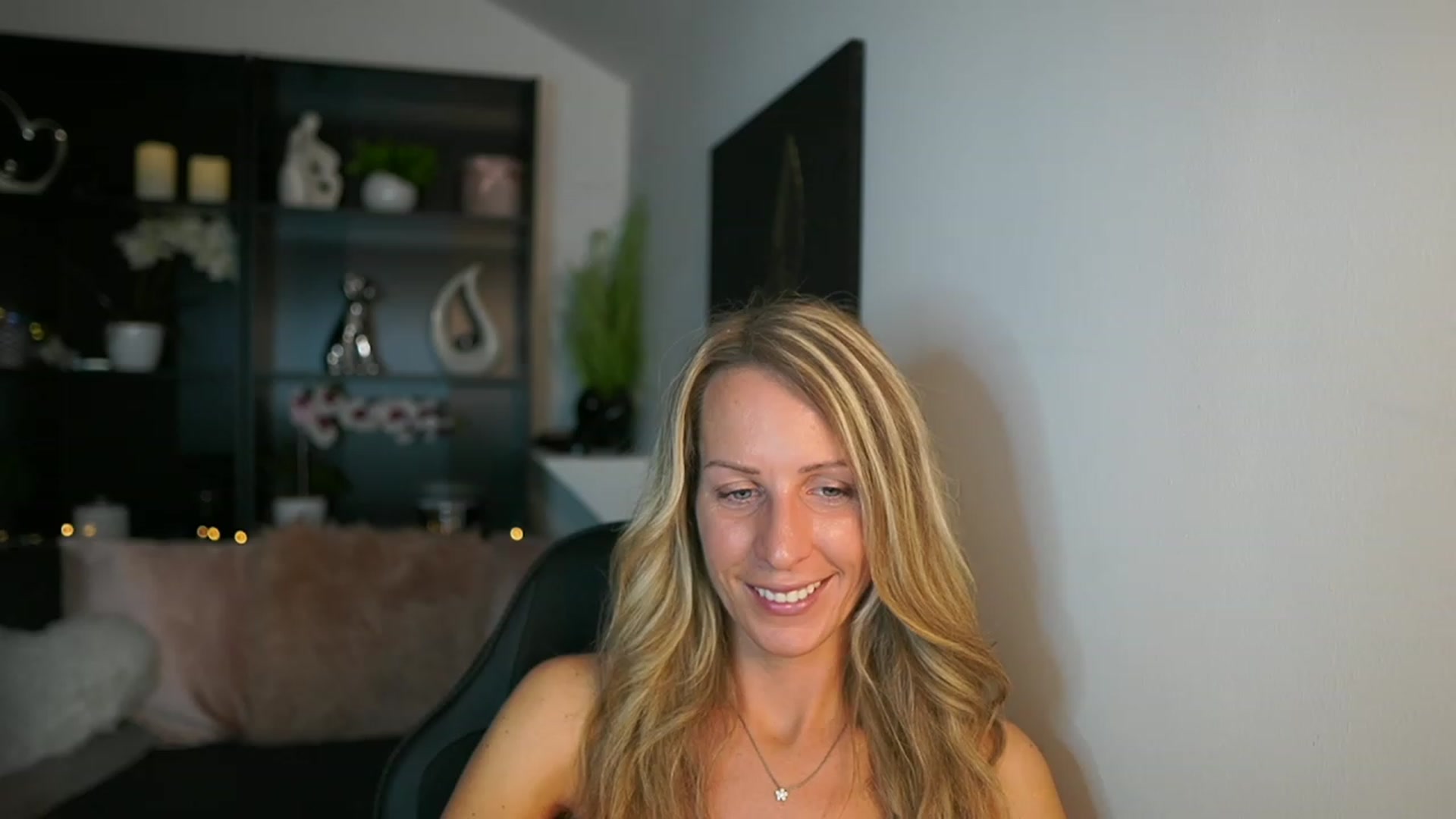 Gallery image thumbnail from Nikki__Sexx__'s myfreecams stream on, 09/11/2023, 19:17 image 5 of 20