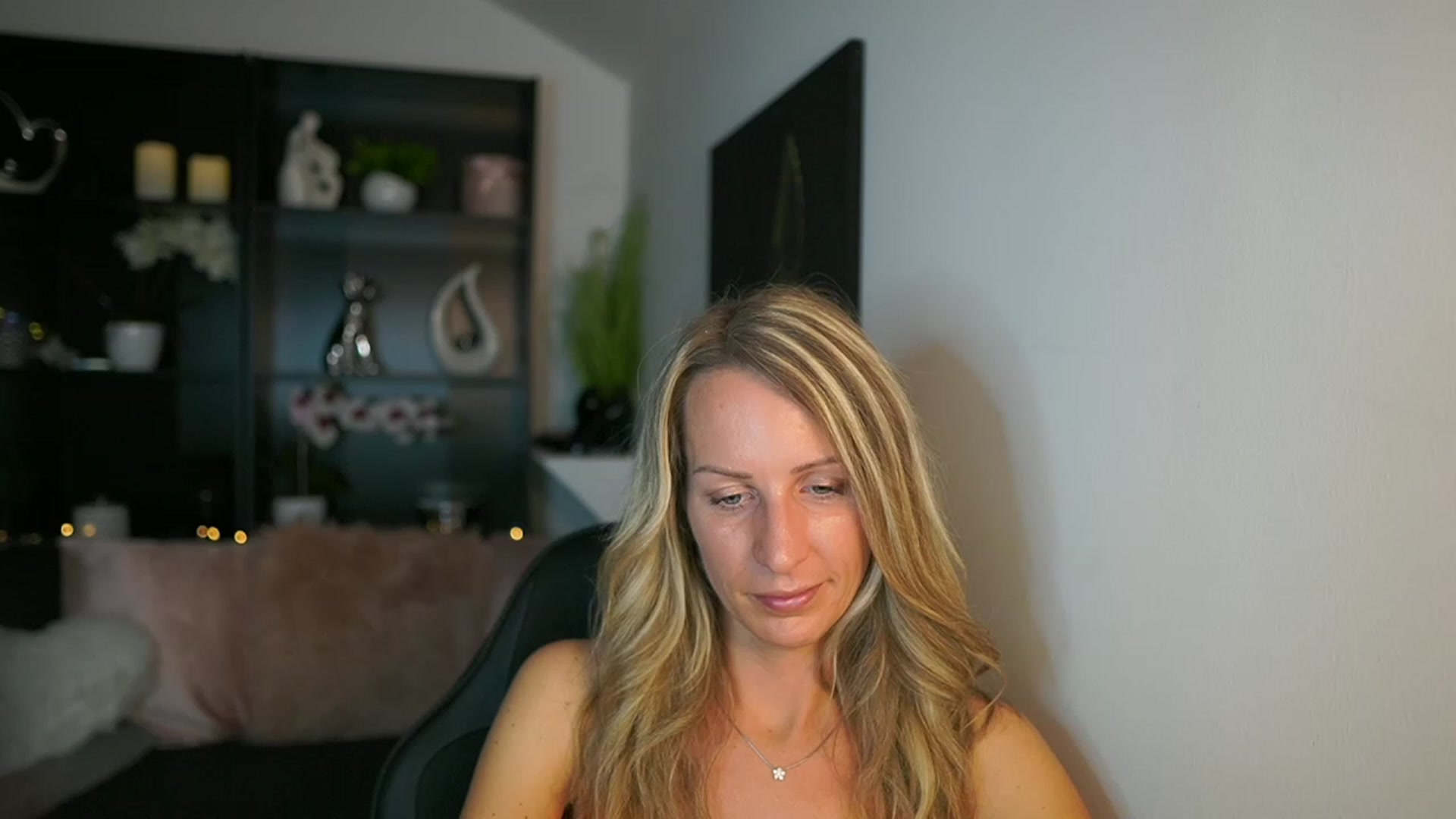 Gallery image thumbnail from Nikki__Sexx__'s myfreecams stream on, 09/11/2023, 19:17 image 4 of 20