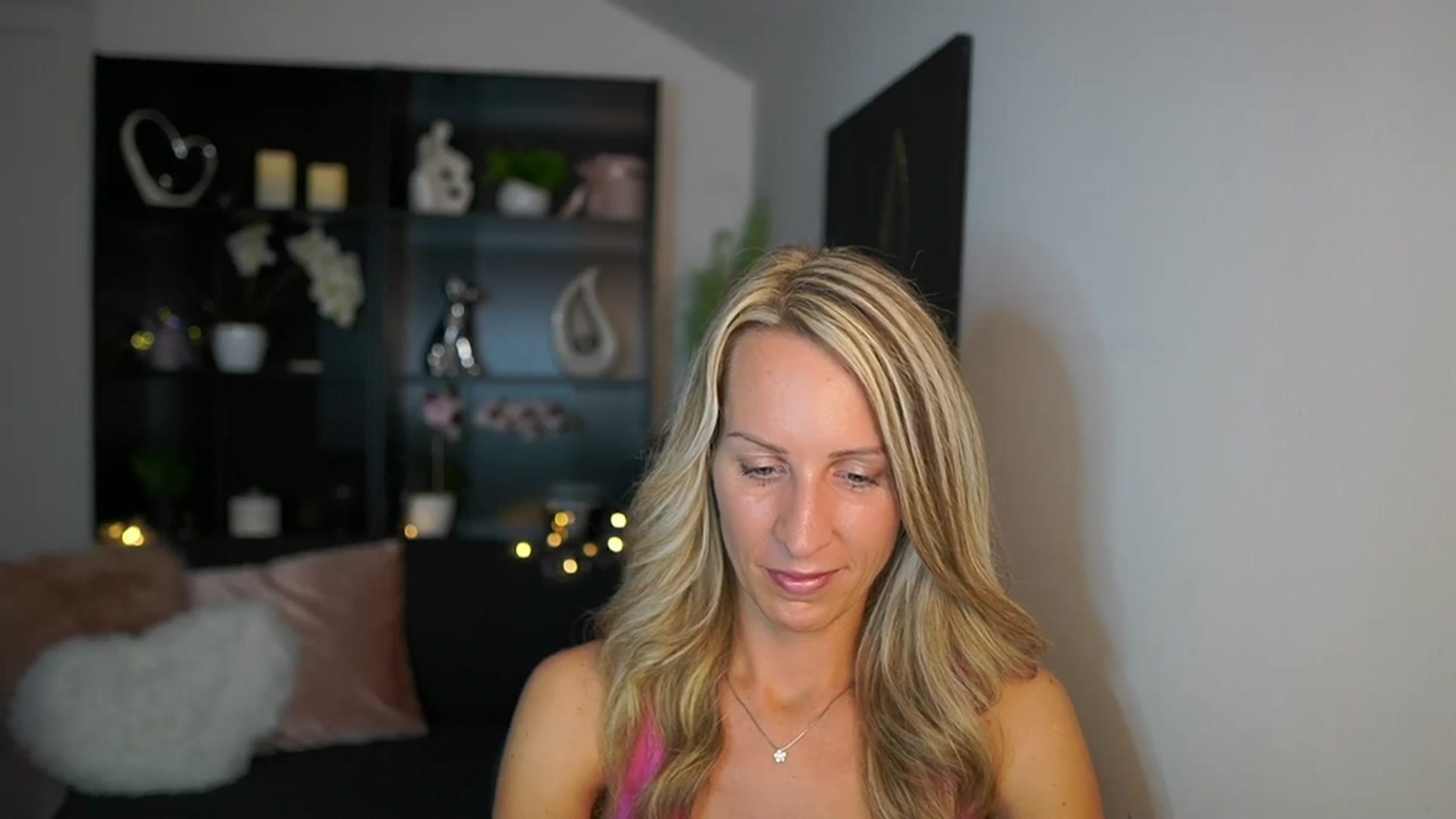 Gallery image thumbnail from Nikki__Sexx__'s myfreecams stream on, 09/18/2023, 20:08 image 17 of 20