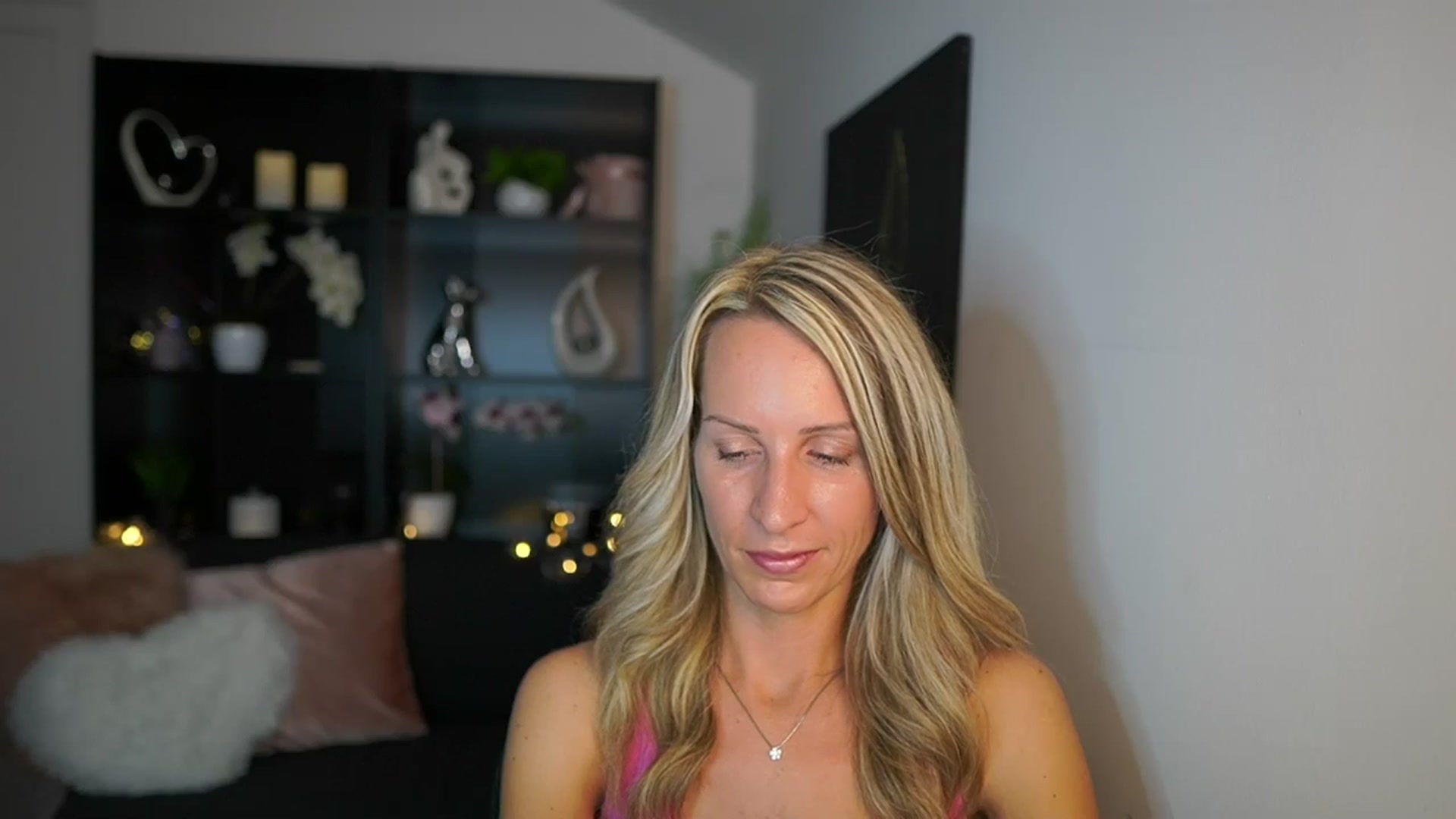 Gallery image thumbnail from Nikki__Sexx__'s myfreecams stream on, 09/18/2023, 20:08 image 14 of 20