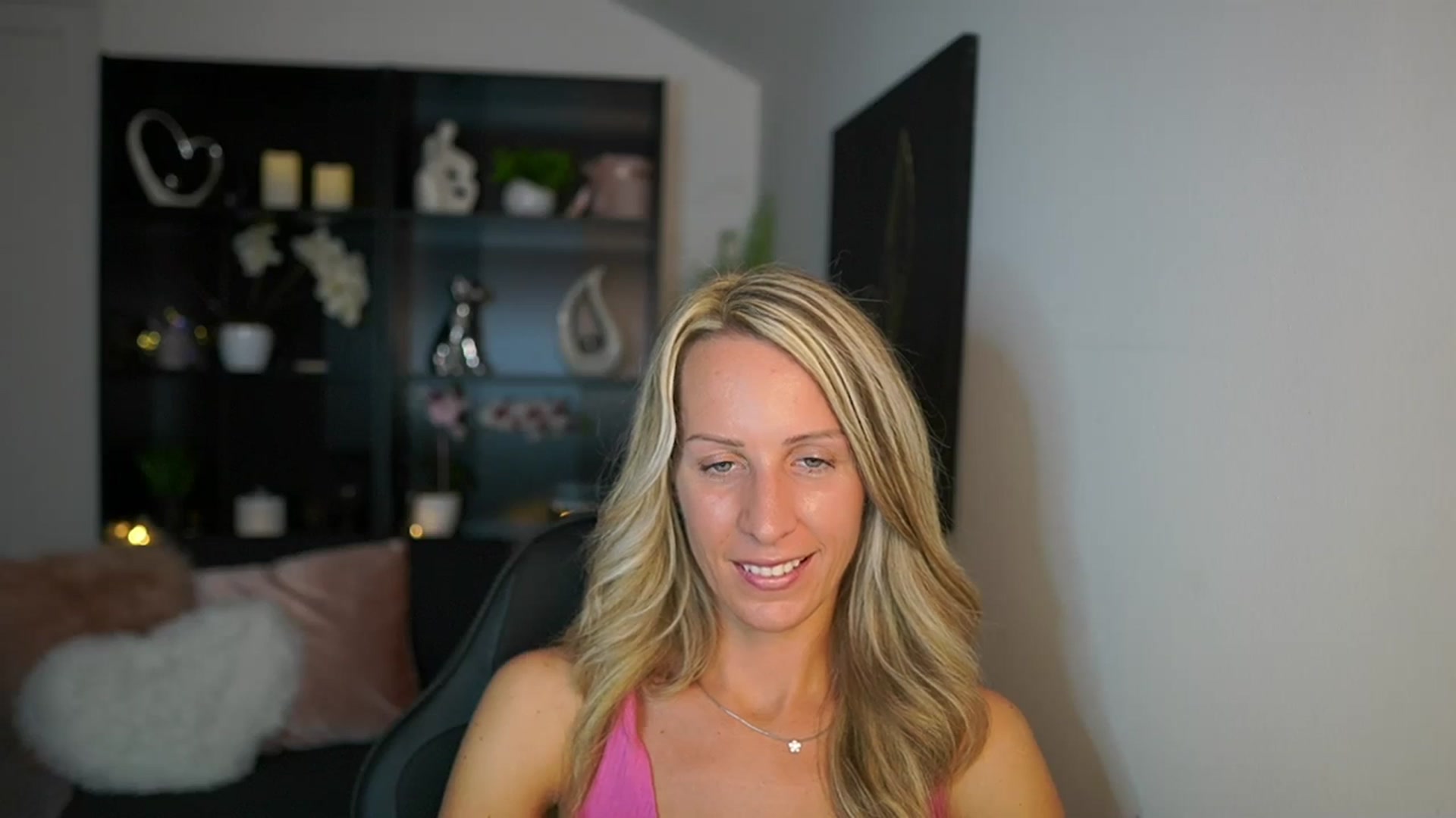 Gallery image thumbnail from Nikki__Sexx__'s myfreecams stream on, 09/18/2023, 20:08 image 3 of 20