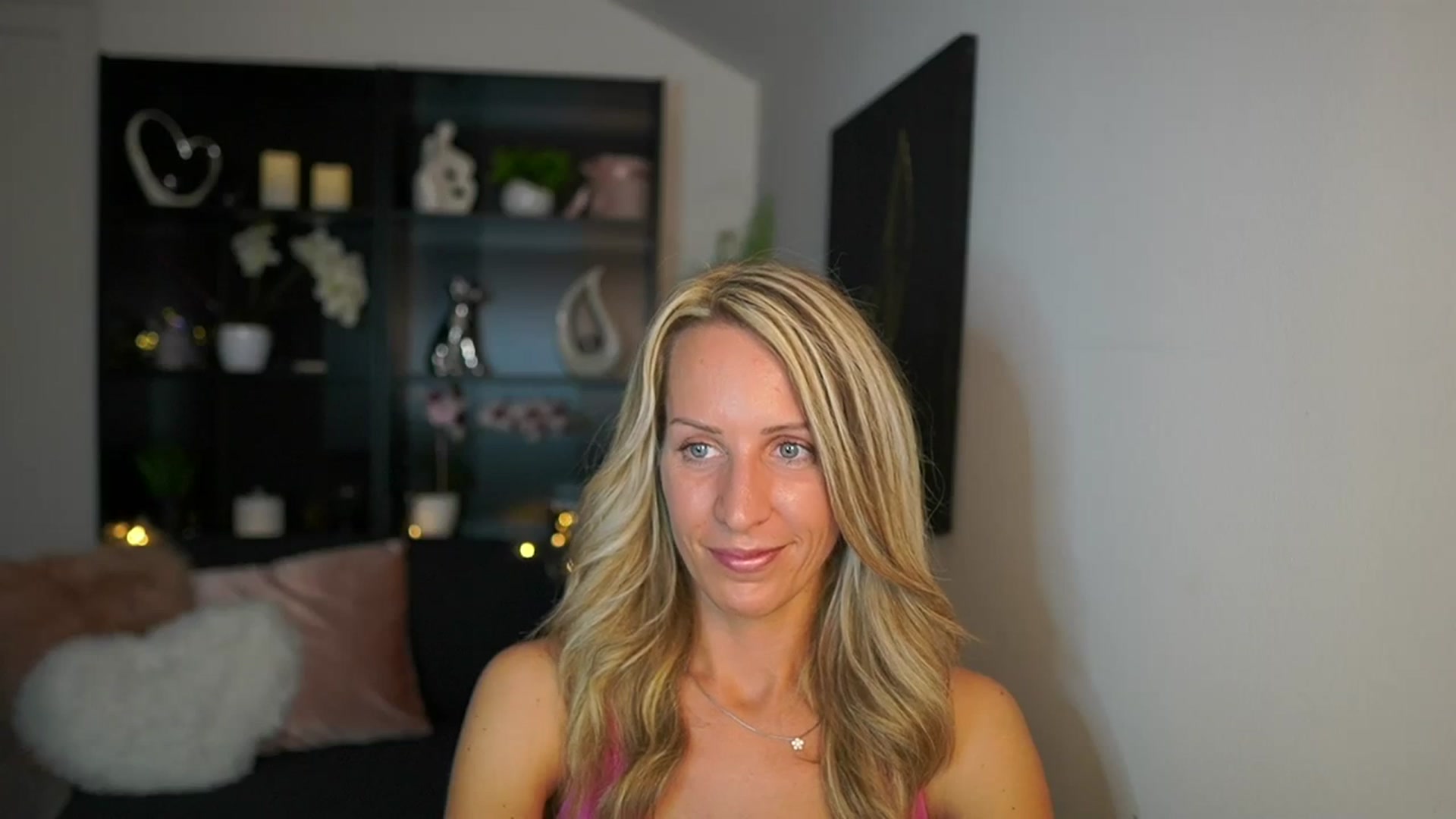 Gallery image thumbnail from Nikki__Sexx__'s myfreecams stream on, 09/18/2023, 20:08 image 10 of 20