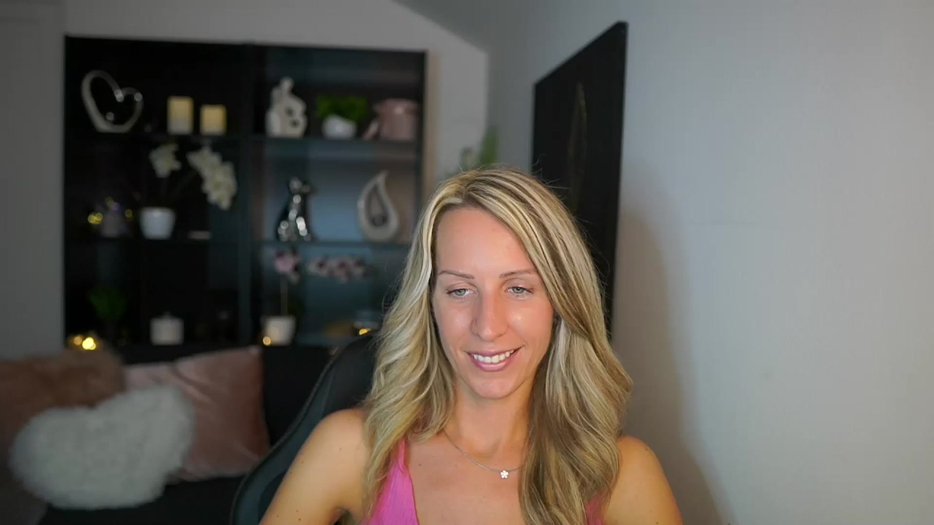 Gallery image thumbnail from Nikki__Sexx__'s myfreecams stream on, 09/18/2023, 20:08 image 1 of 20
