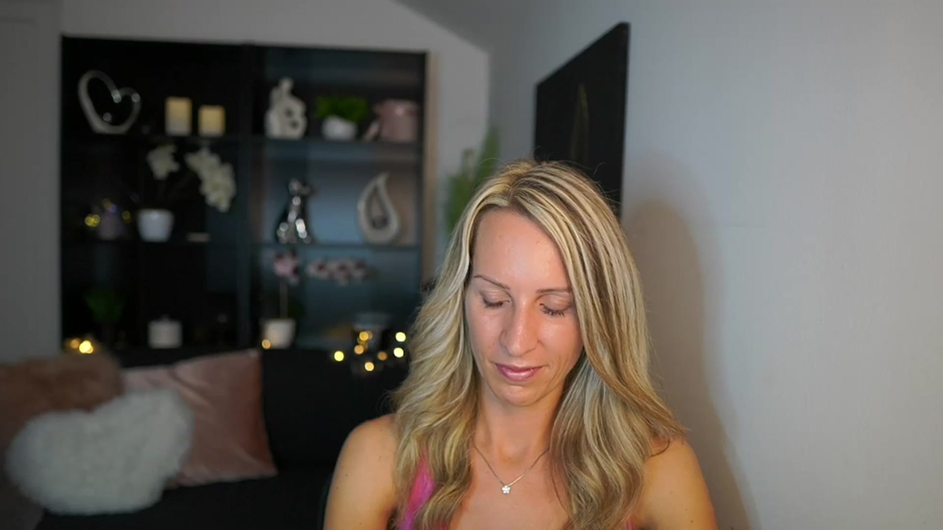 Gallery image thumbnail from Nikki__Sexx__'s myfreecams stream on, 09/18/2023, 20:08 image 18 of 20