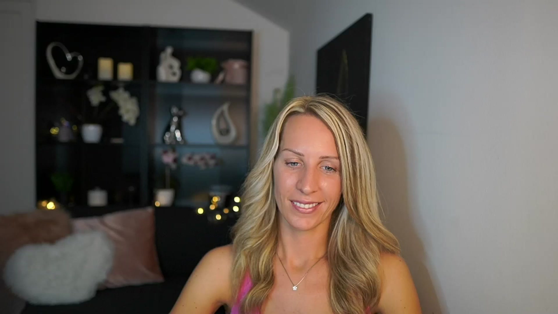 Gallery image thumbnail from Nikki__Sexx__'s myfreecams stream on, 09/18/2023, 20:08 image 15 of 20
