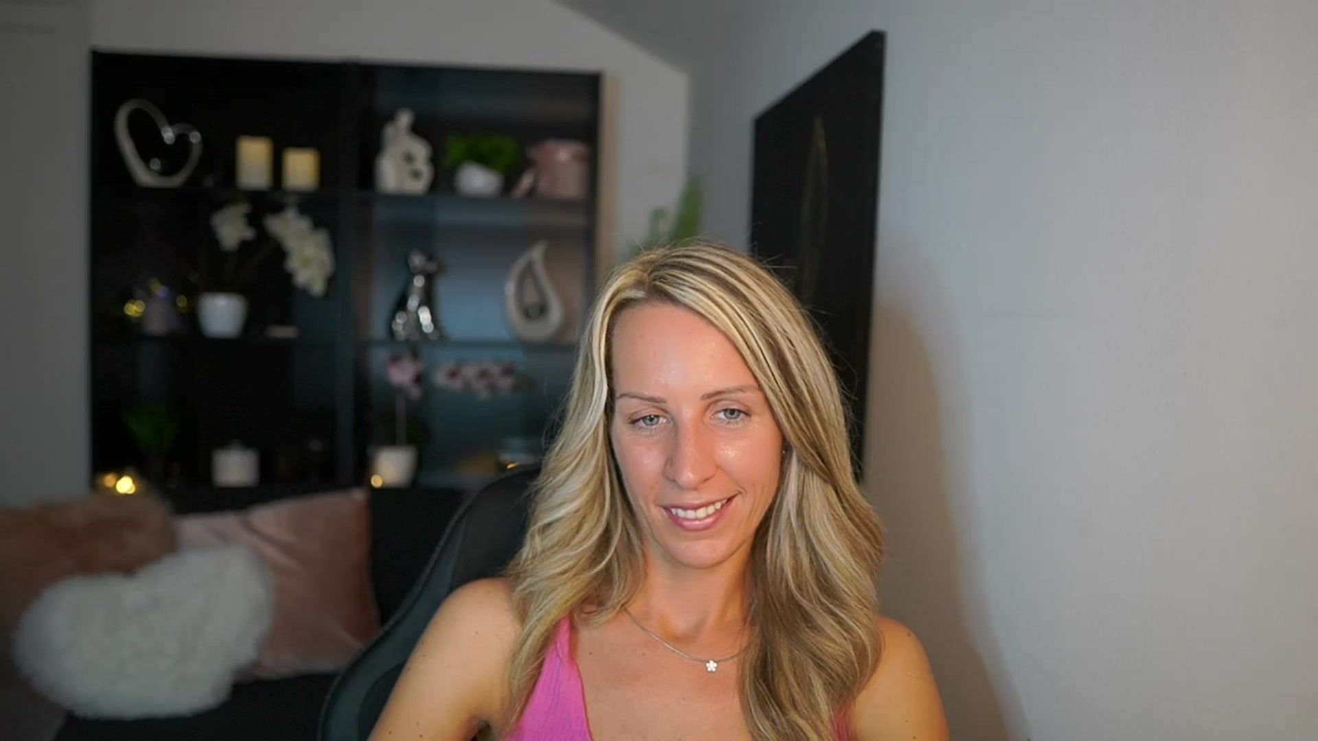 Gallery image thumbnail from Nikki__Sexx__'s myfreecams stream on, 09/18/2023, 20:08 image 2 of 20