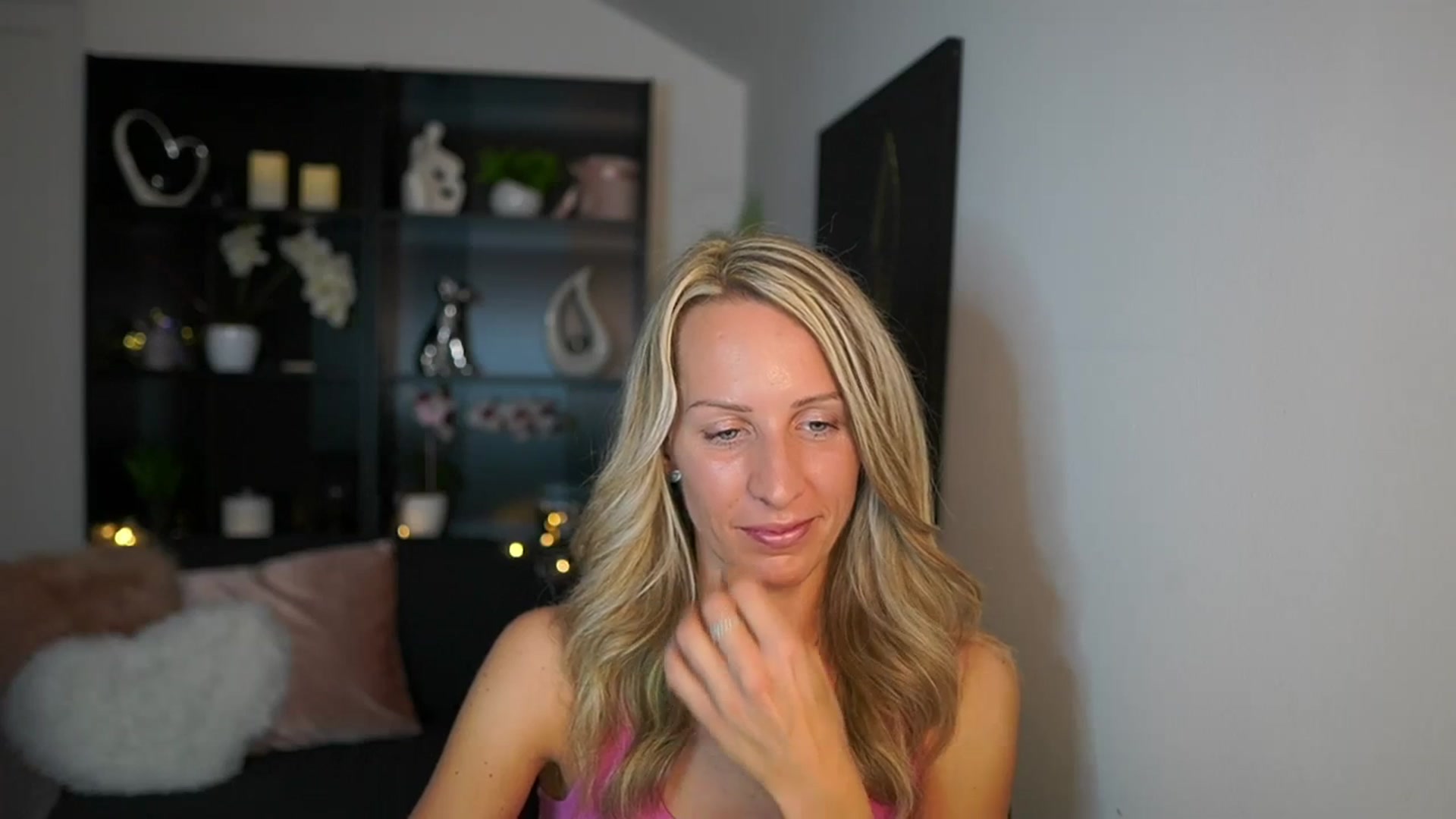 Gallery image thumbnail from Nikki__Sexx__'s myfreecams stream on, 09/18/2023, 20:52 image 18 of 20