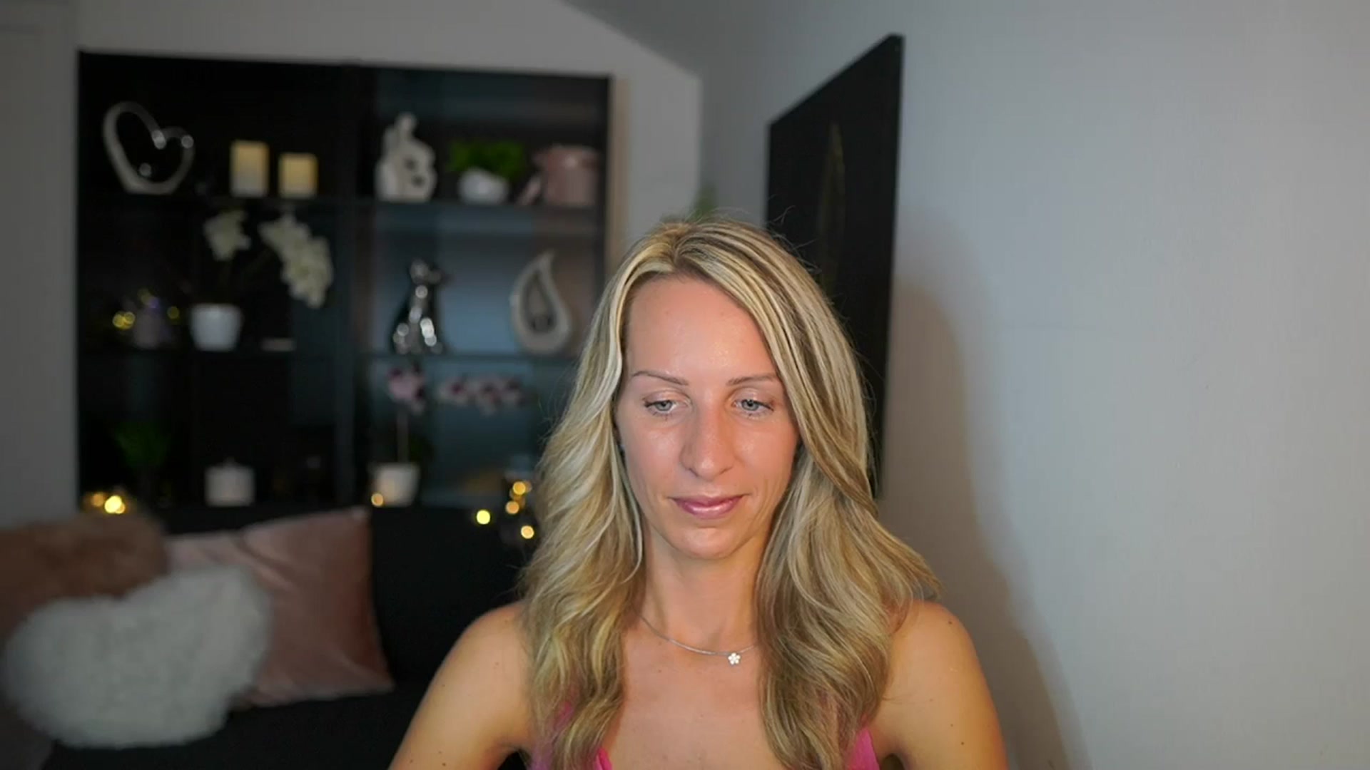 Gallery image thumbnail from Nikki__Sexx__'s myfreecams stream on, 09/18/2023, 20:52 image 8 of 20