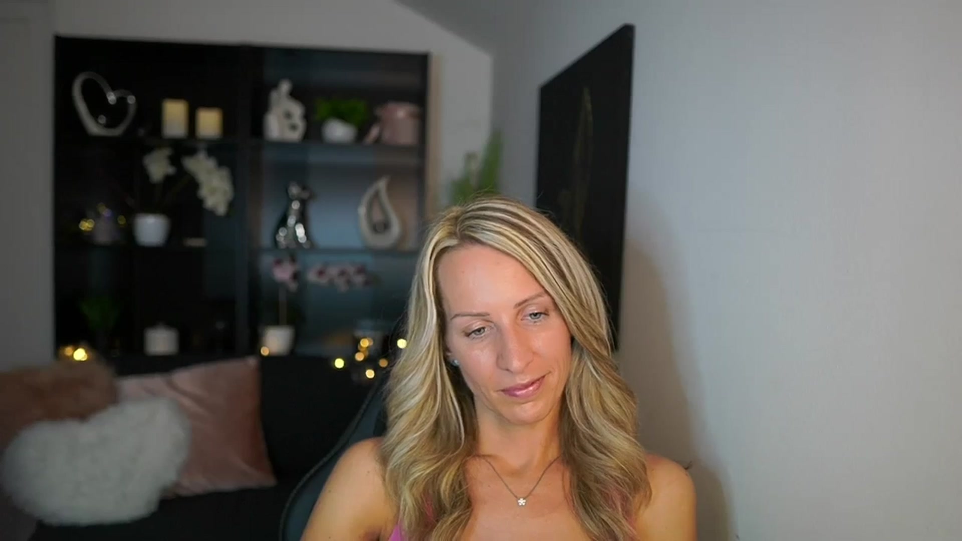 Gallery image thumbnail from Nikki__Sexx__'s myfreecams stream on, 09/18/2023, 20:52 image 10 of 20