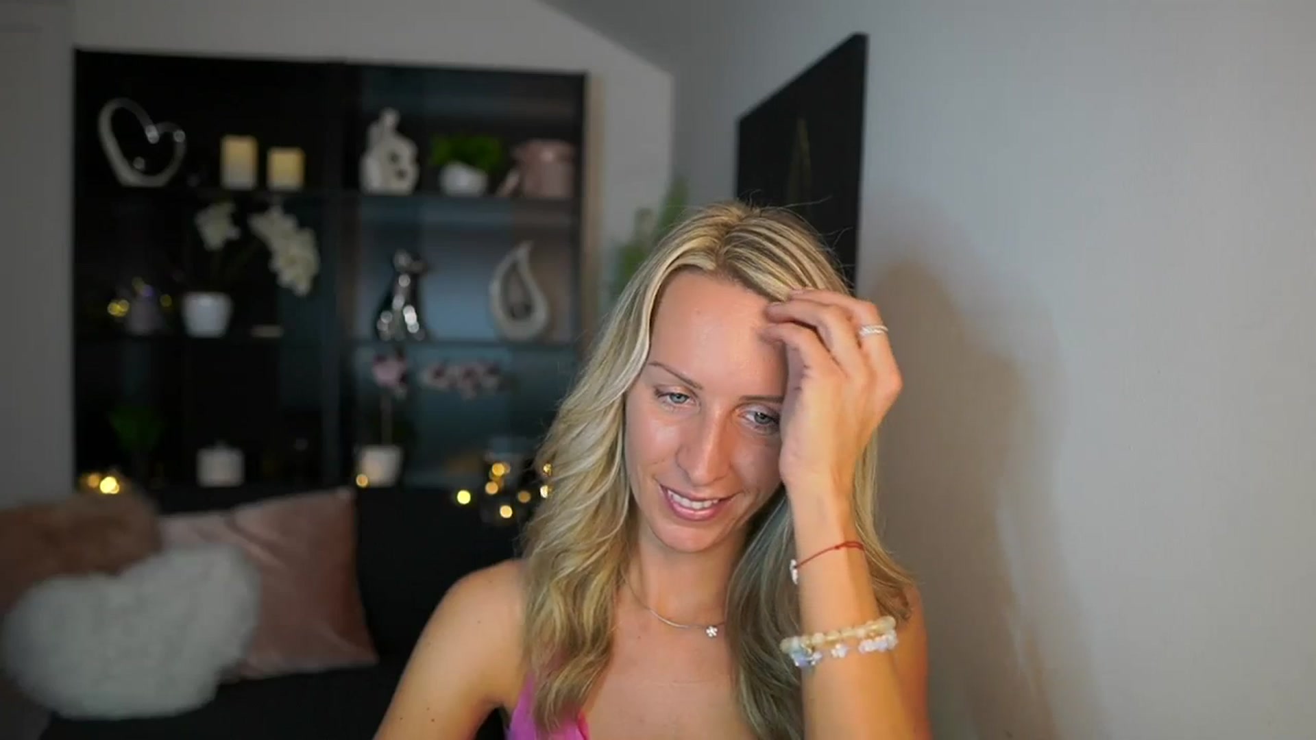 Gallery image thumbnail from Nikki__Sexx__'s myfreecams stream on, 09/18/2023, 20:52 image 6 of 20