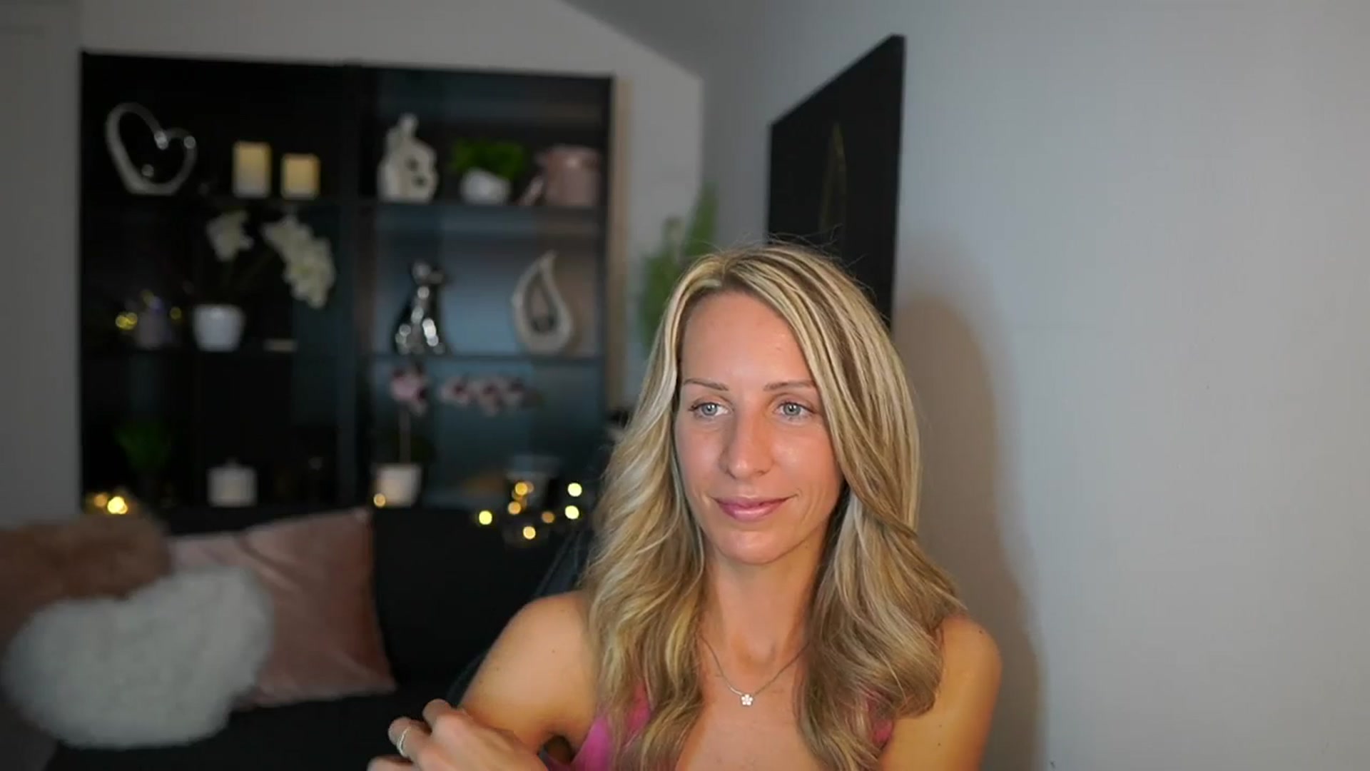 Gallery image thumbnail from Nikki__Sexx__'s myfreecams stream on, 09/18/2023, 20:52 image 19 of 20
