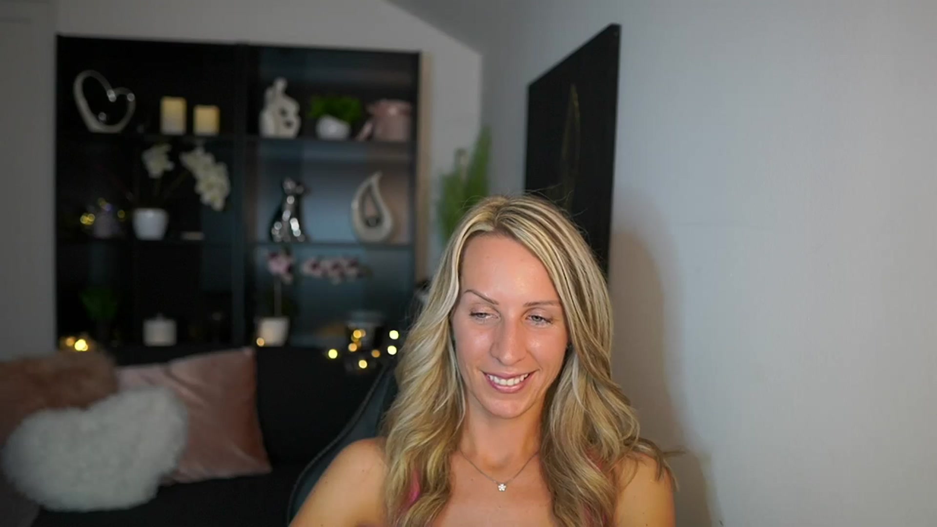 Gallery image thumbnail from Nikki__Sexx__'s myfreecams stream on, 09/18/2023, 20:52 image 14 of 20