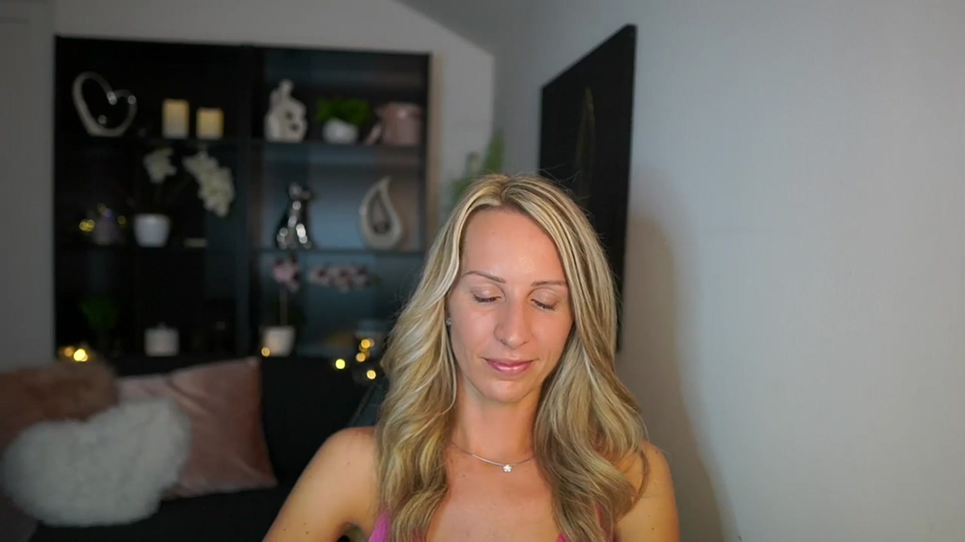 Gallery image thumbnail from Nikki__Sexx__'s myfreecams stream on, 09/18/2023, 20:52 image 9 of 20