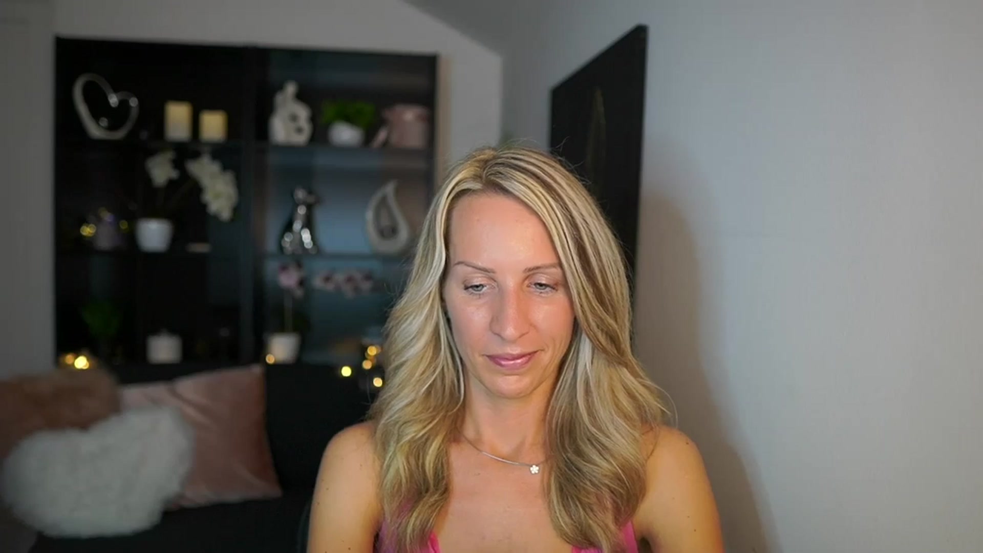 Gallery image thumbnail from Nikki__Sexx__'s myfreecams stream on, 09/18/2023, 20:52 image 7 of 20