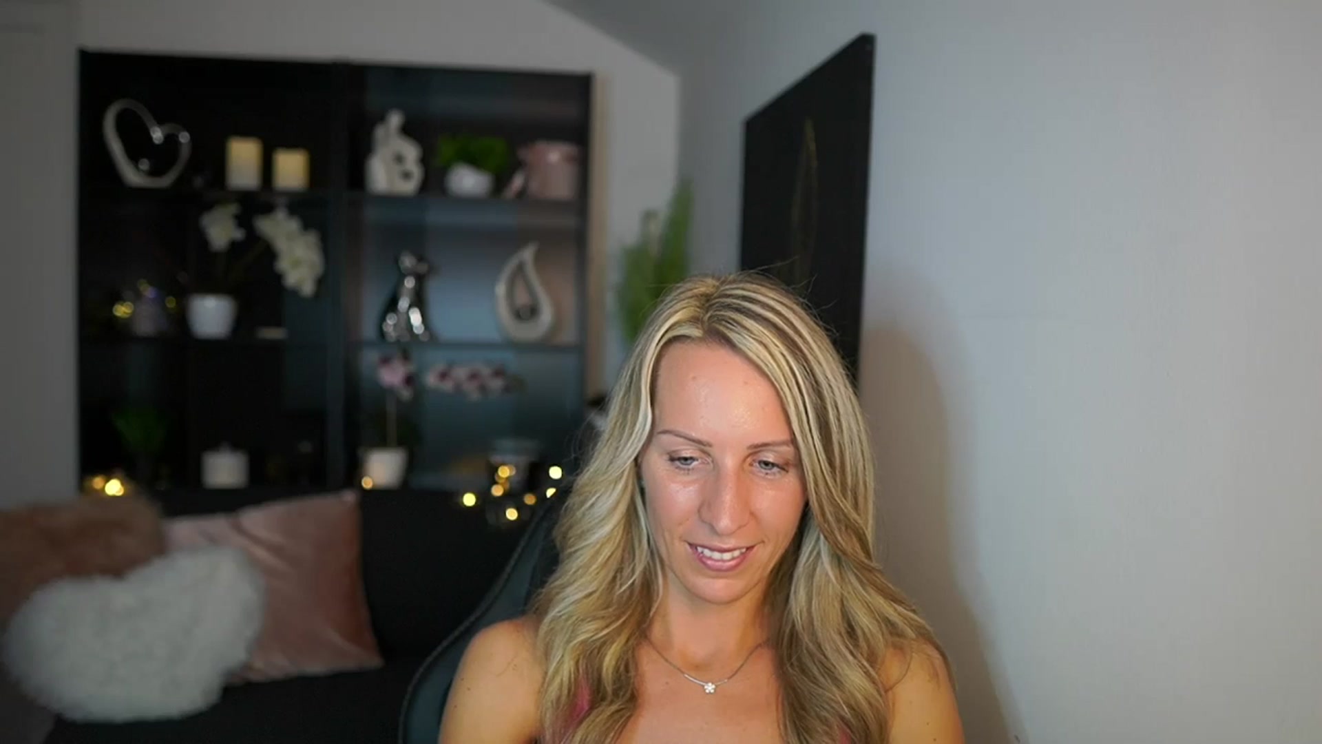 Gallery image thumbnail from Nikki__Sexx__'s myfreecams stream on, 09/18/2023, 20:52 image 15 of 20
