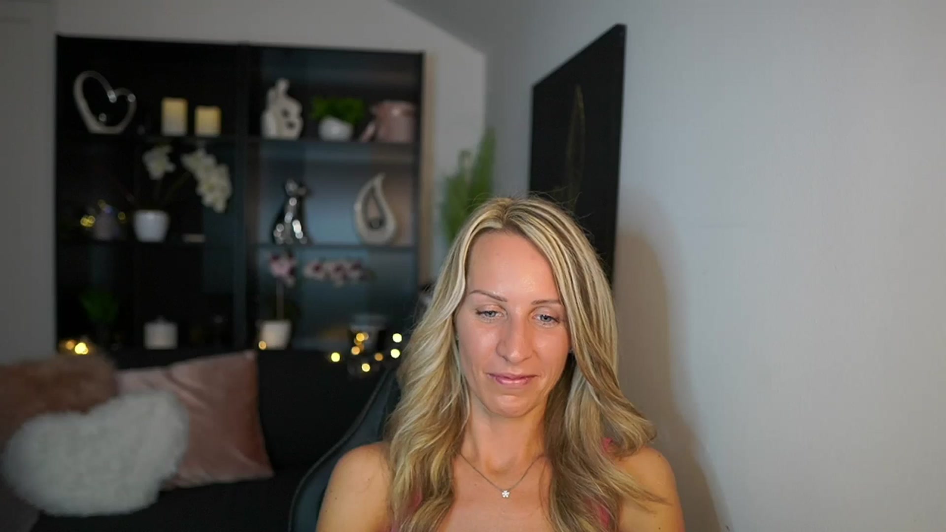 Gallery image thumbnail from Nikki__Sexx__'s myfreecams stream on, 09/18/2023, 20:52 image 13 of 20