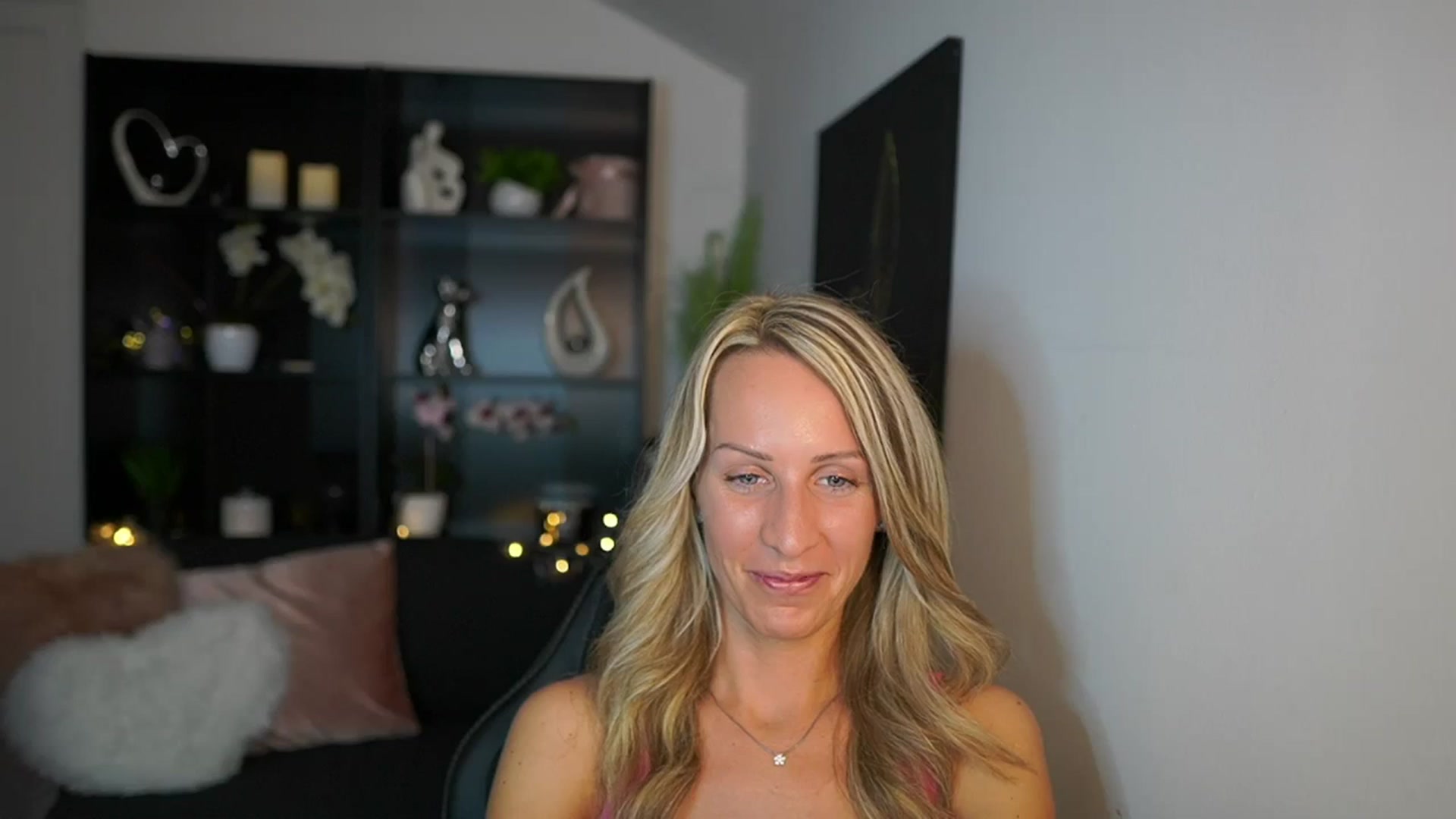 Gallery image thumbnail from Nikki__Sexx__'s myfreecams stream on, 09/18/2023, 20:52 image 12 of 20
