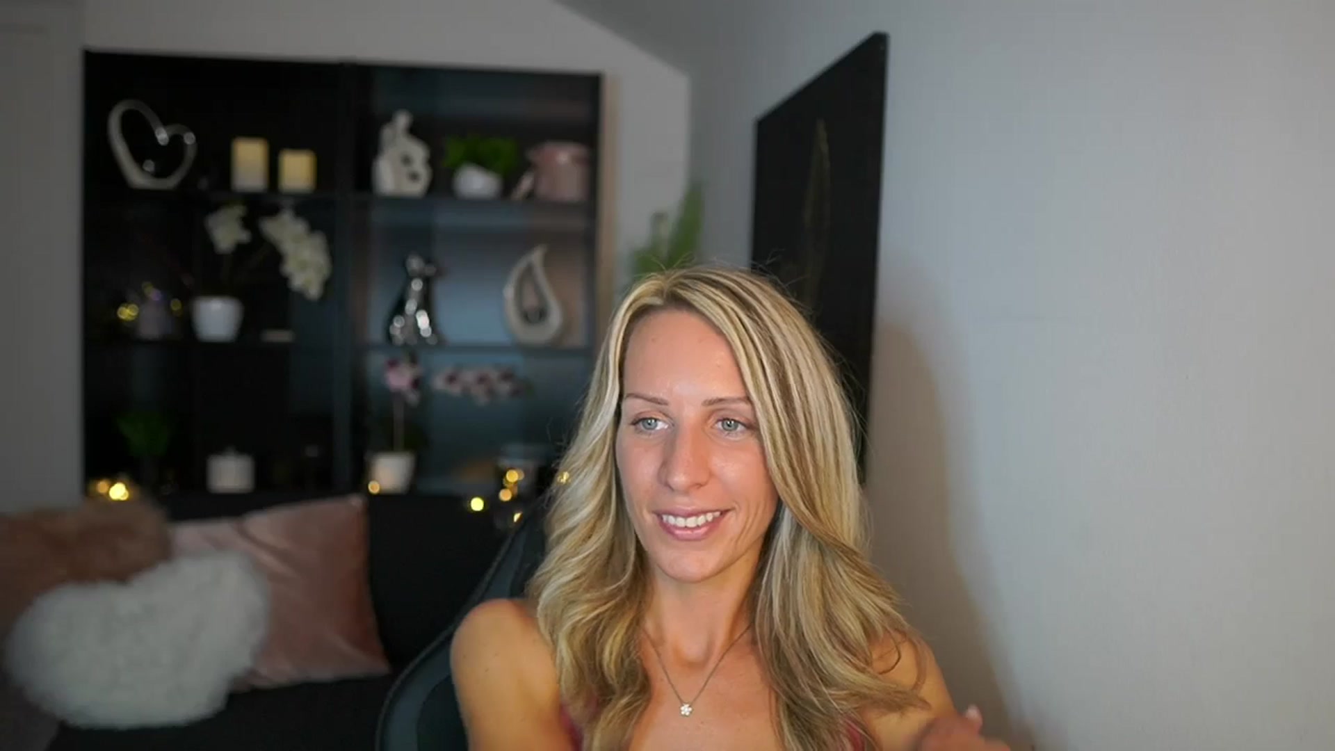 Gallery image thumbnail from Nikki__Sexx__'s myfreecams stream on, 09/18/2023, 20:52 image 3 of 20