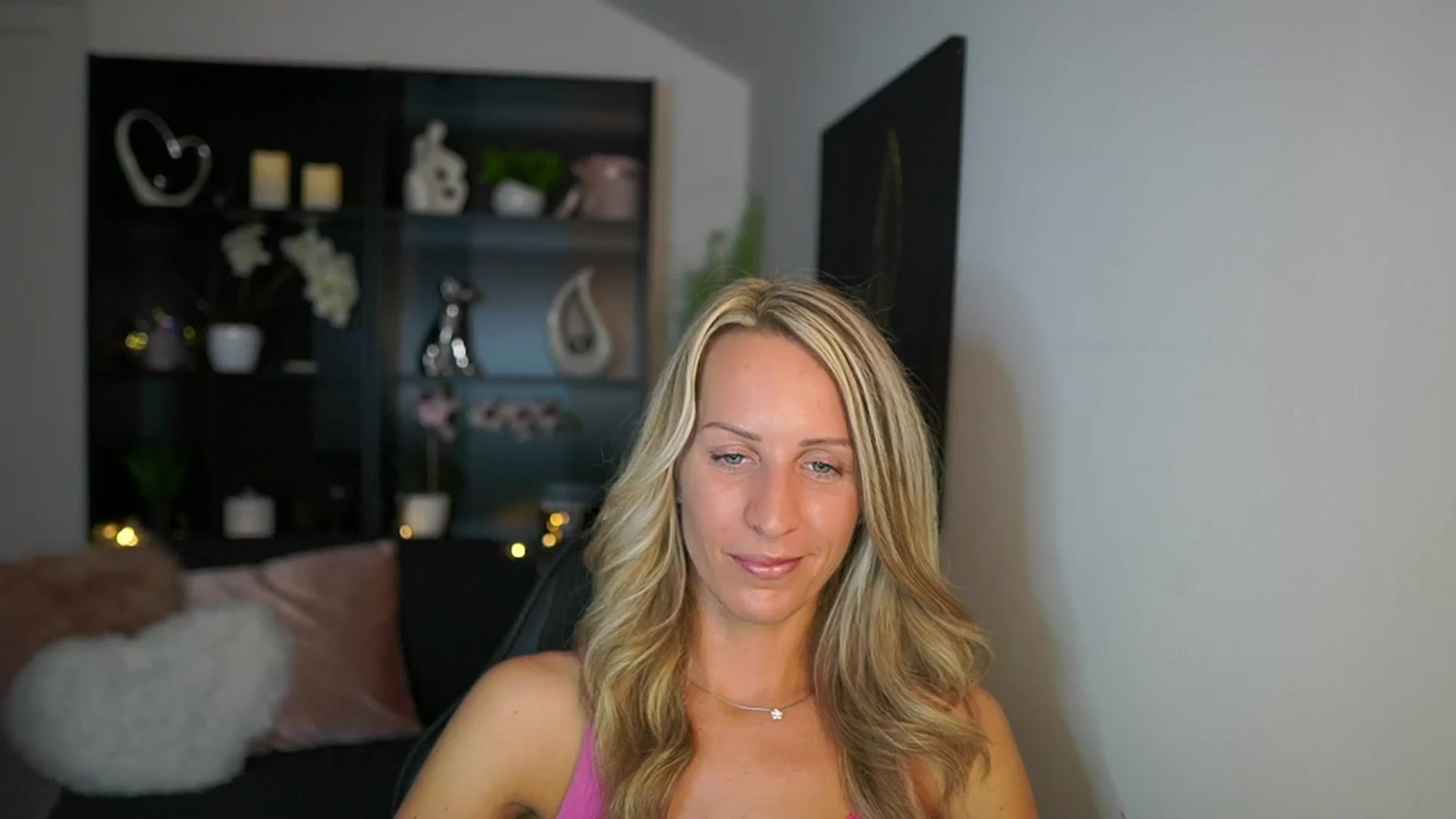 Gallery image thumbnail from Nikki__Sexx__'s myfreecams stream on, 09/18/2023, 20:52 image 1 of 20