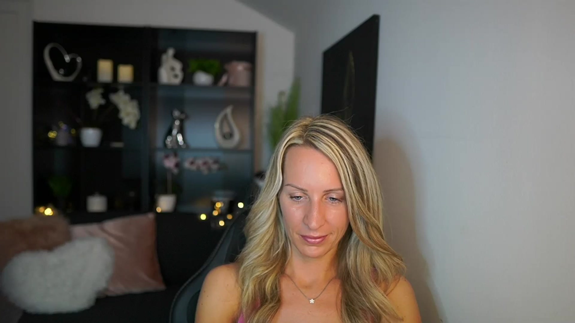 Gallery image thumbnail from Nikki__Sexx__'s myfreecams stream on, 09/18/2023, 20:52 image 11 of 20