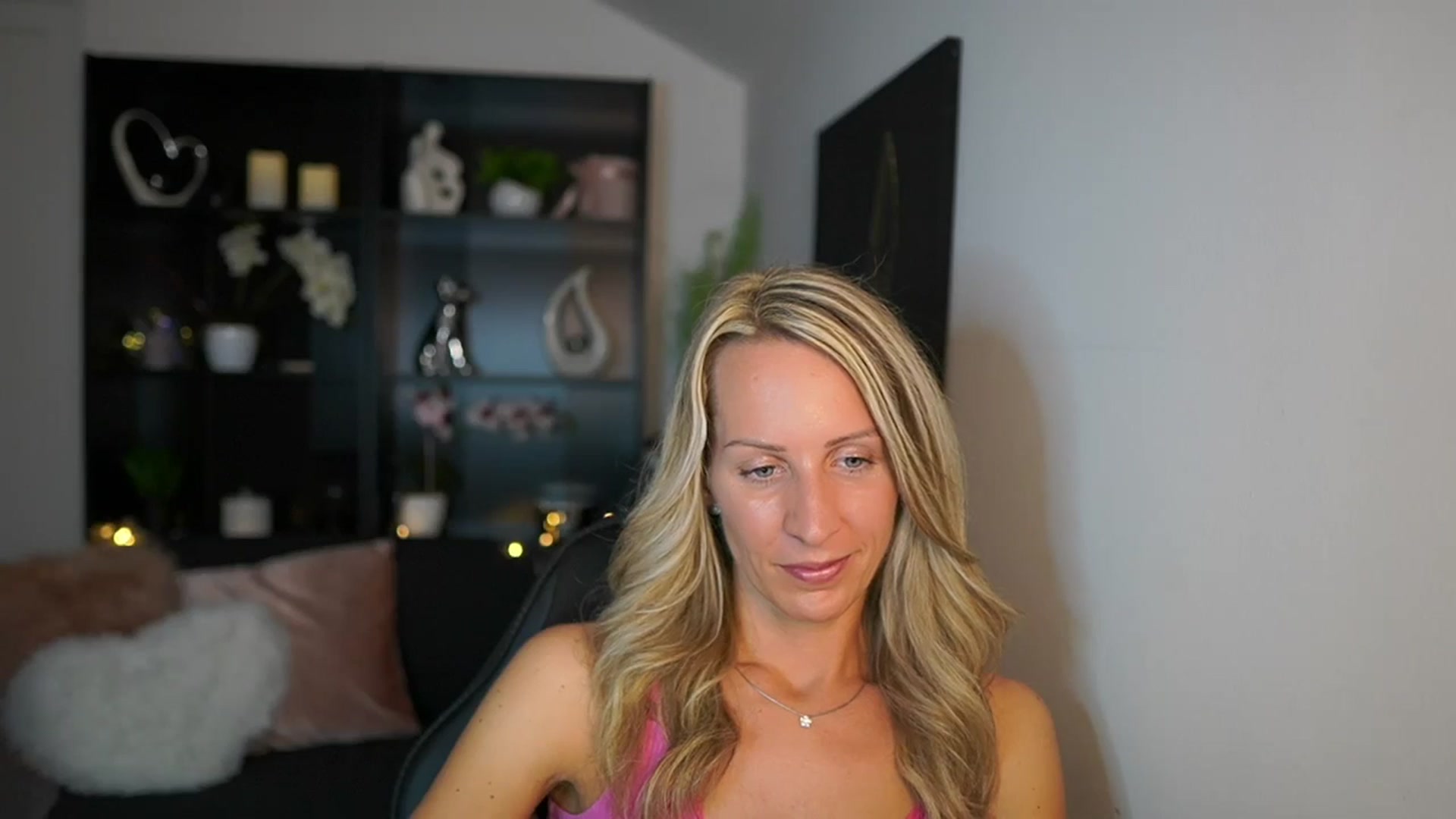 Gallery image thumbnail from Nikki__Sexx__'s myfreecams stream on, 09/18/2023, 22:05 image 13 of 20