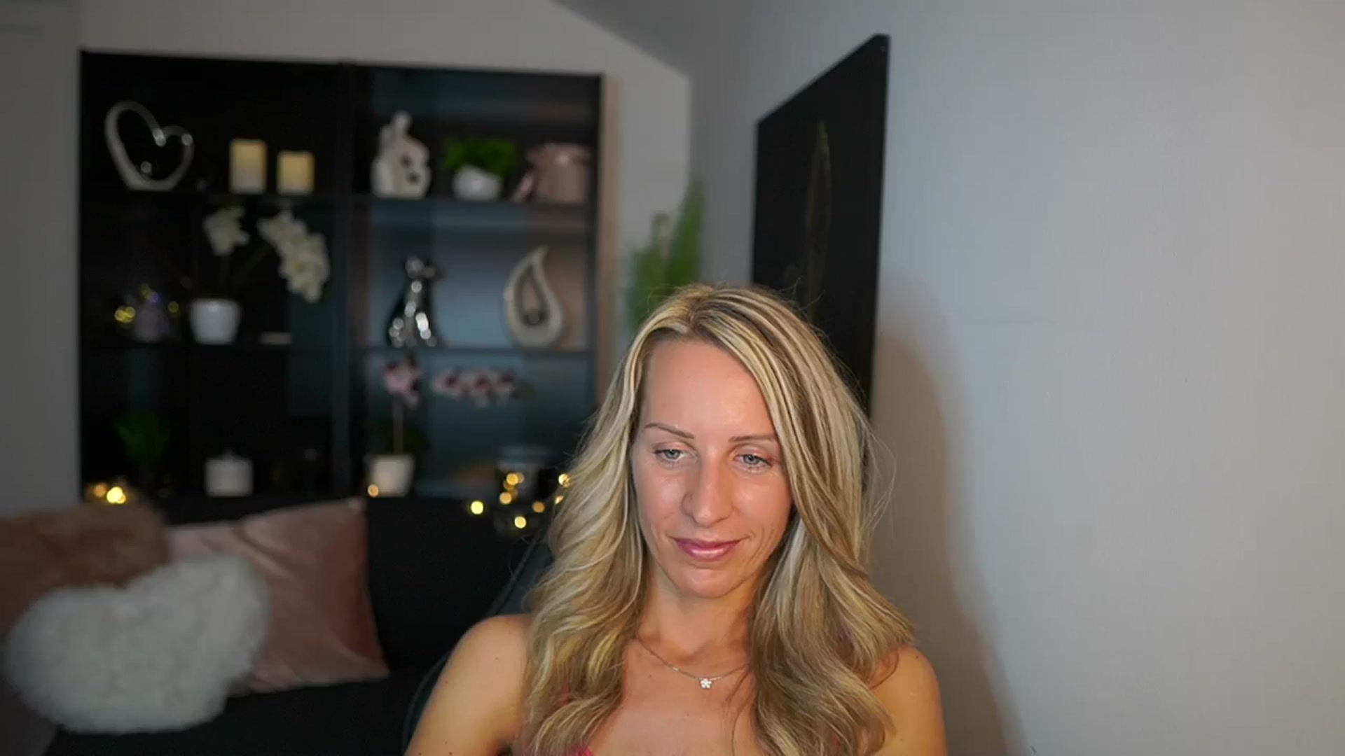 Gallery image thumbnail from Nikki__Sexx__'s myfreecams stream on, 09/18/2023, 22:05 image 7 of 20
