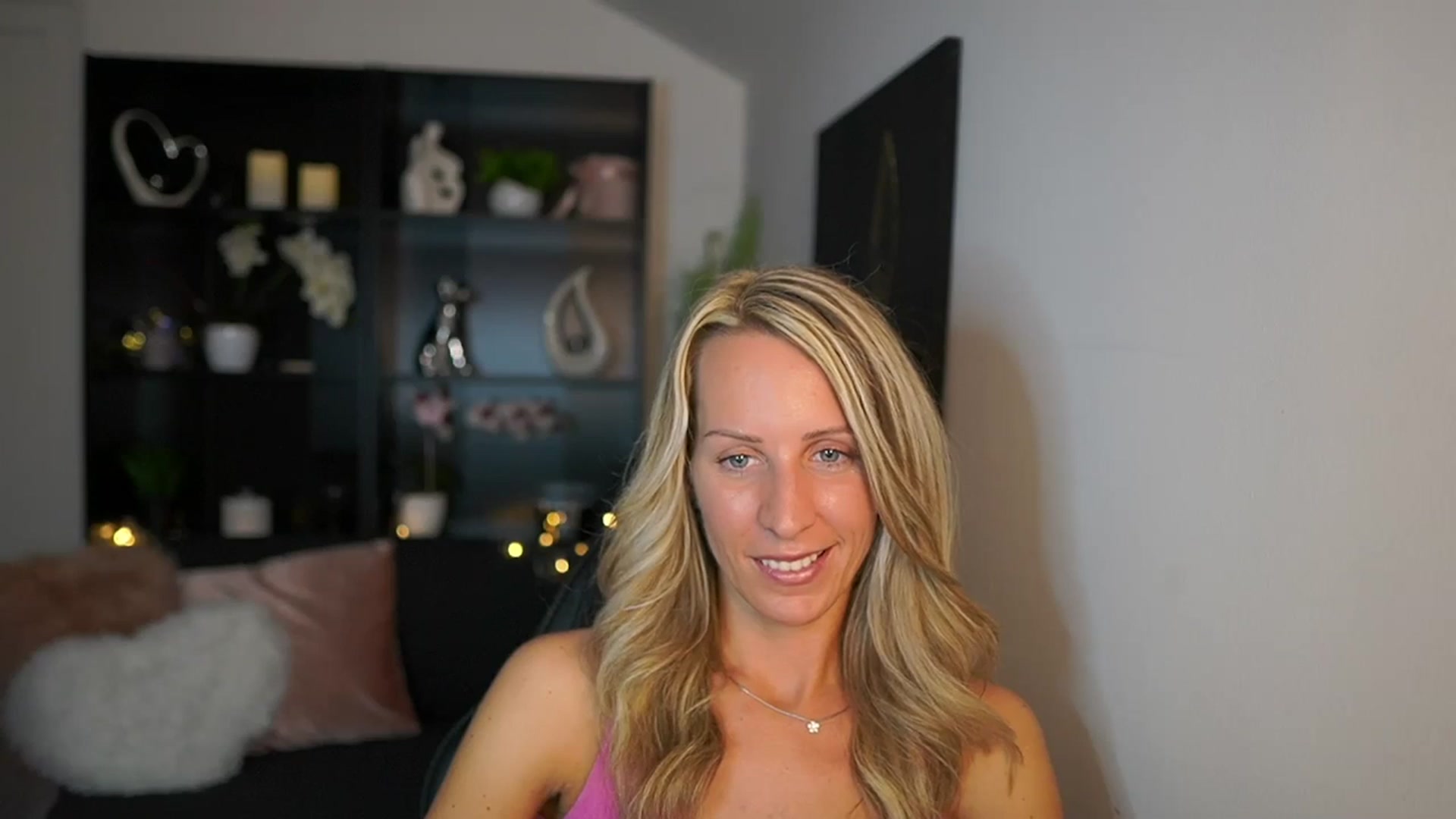 Gallery image thumbnail from Nikki__Sexx__'s myfreecams stream on, 09/18/2023, 22:05 image 11 of 20